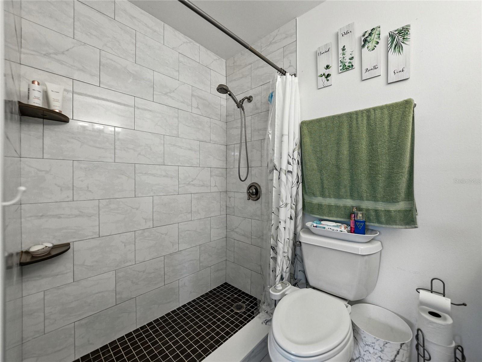 Image 27 of 42 For 322 Gloucester Boulevard 322