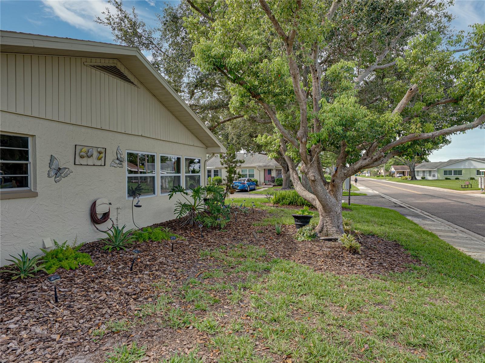 Image 33 of 42 For 322 Gloucester Boulevard 322