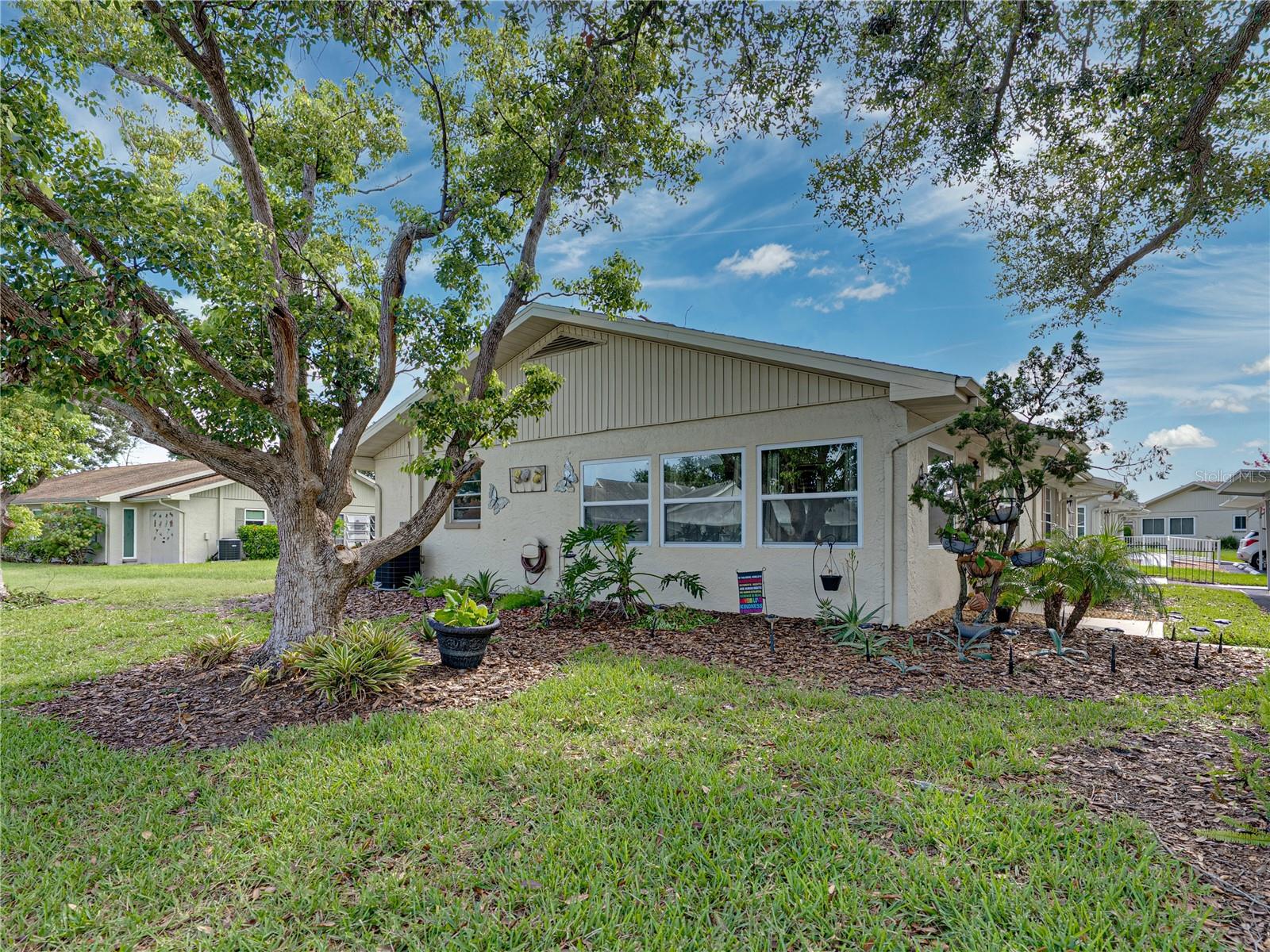 Image 35 of 42 For 322 Gloucester Boulevard 322