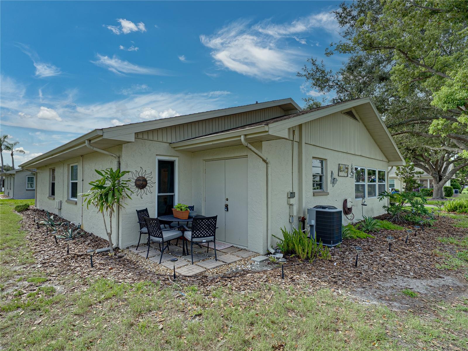 Image 41 of 42 For 322 Gloucester Boulevard 322