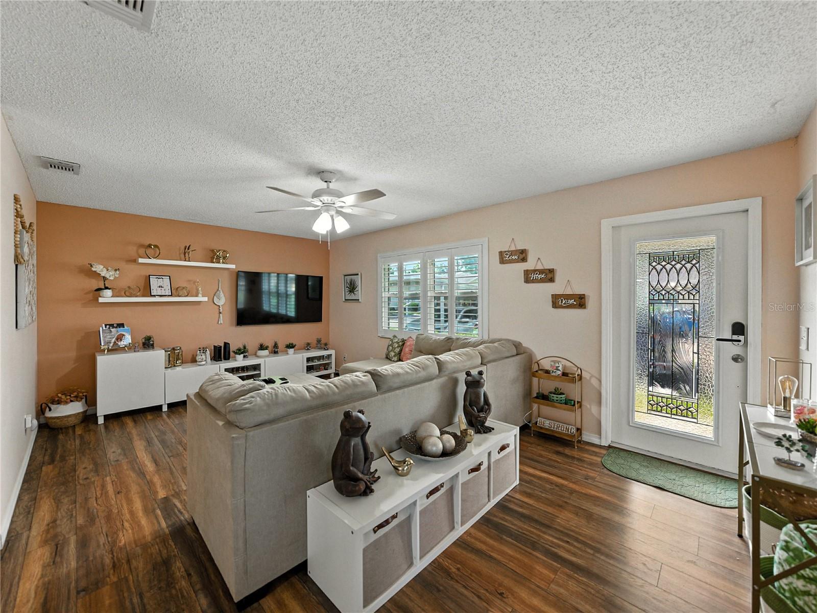 Image 5 of 42 For 322 Gloucester Boulevard 322