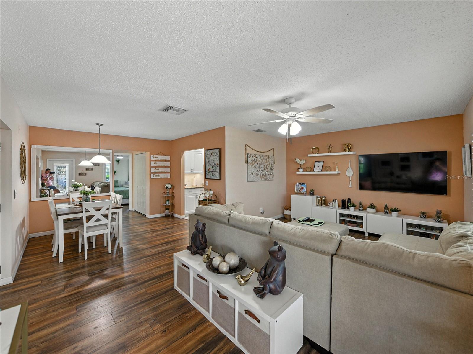 Image 6 of 42 For 322 Gloucester Boulevard 322