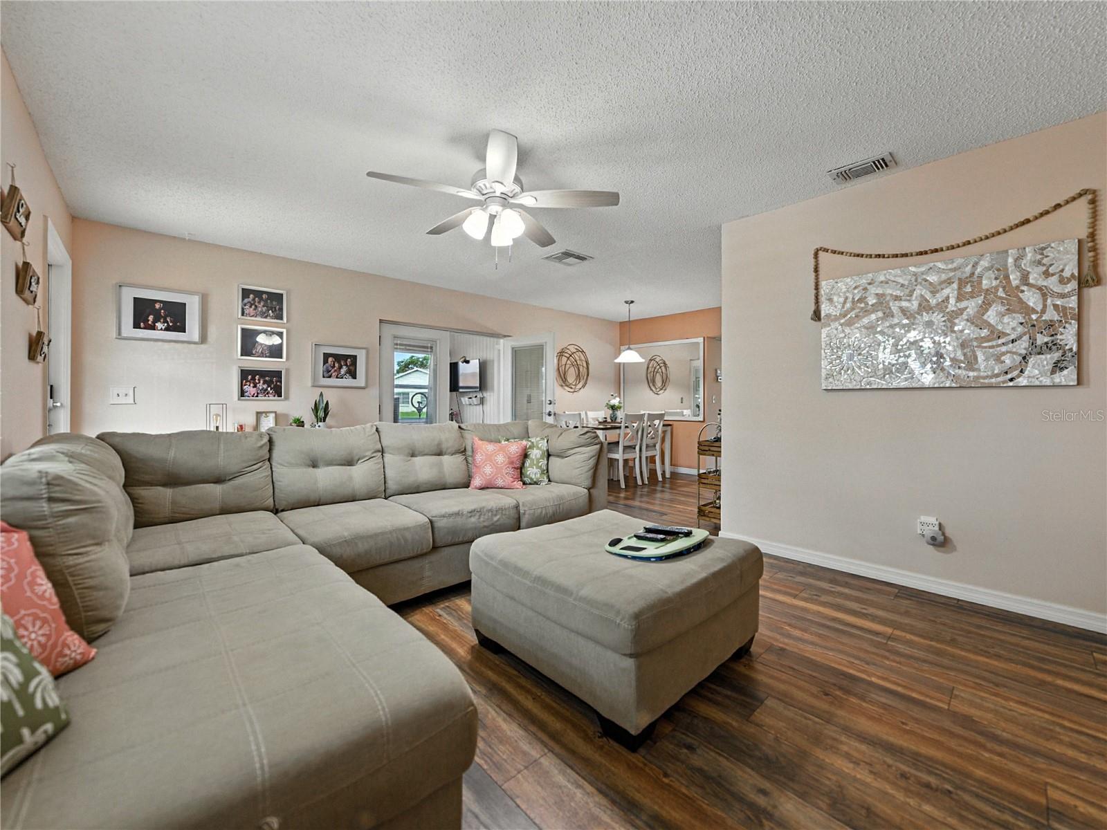 Image 7 of 42 For 322 Gloucester Boulevard 322