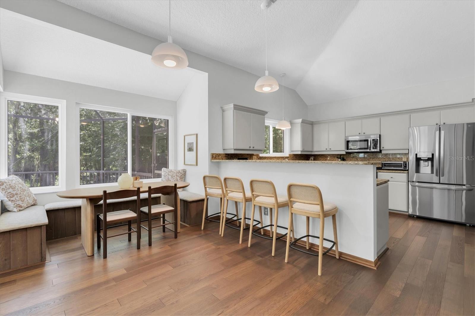 Listing photo id 8 for 300 Cascade Lane