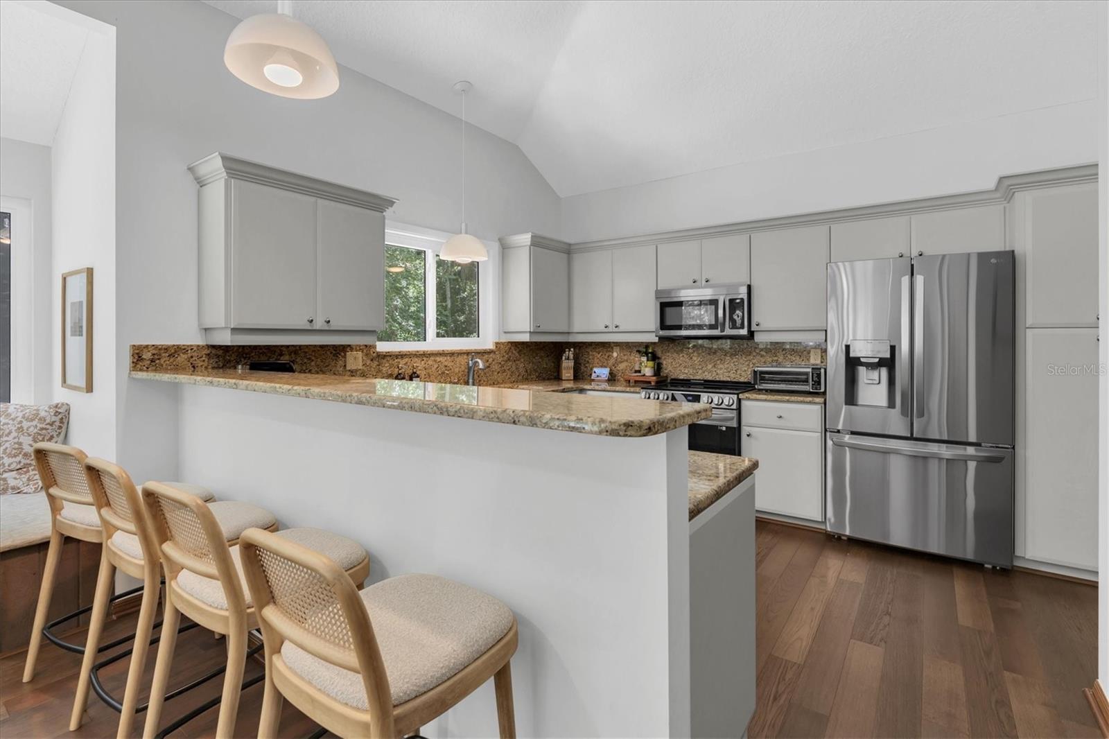 Listing photo id 10 for 300 Cascade Lane