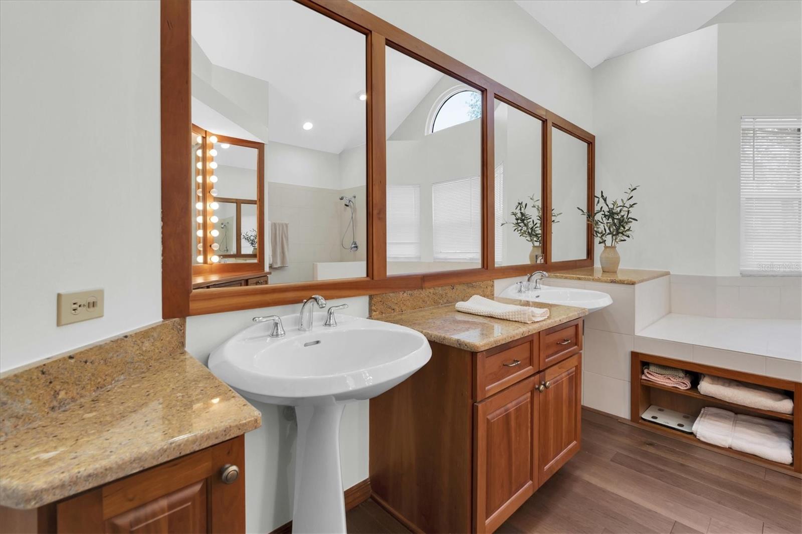 Listing photo id 17 for 300 Cascade Lane