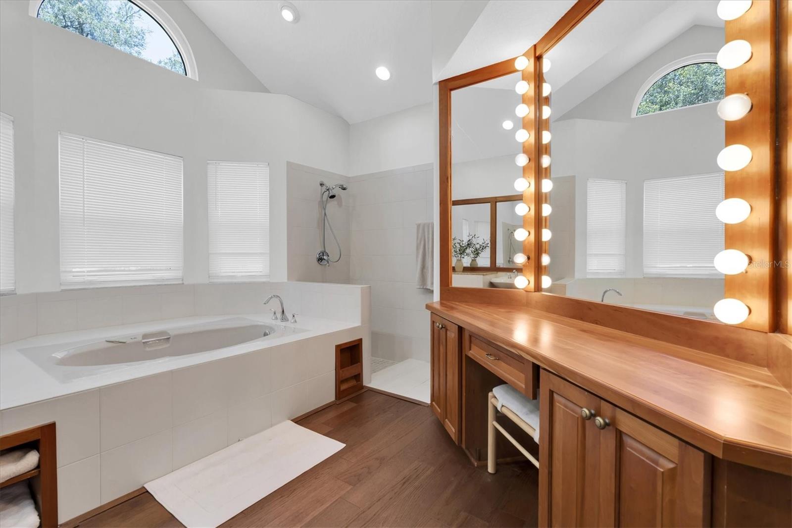Listing photo id 18 for 300 Cascade Lane