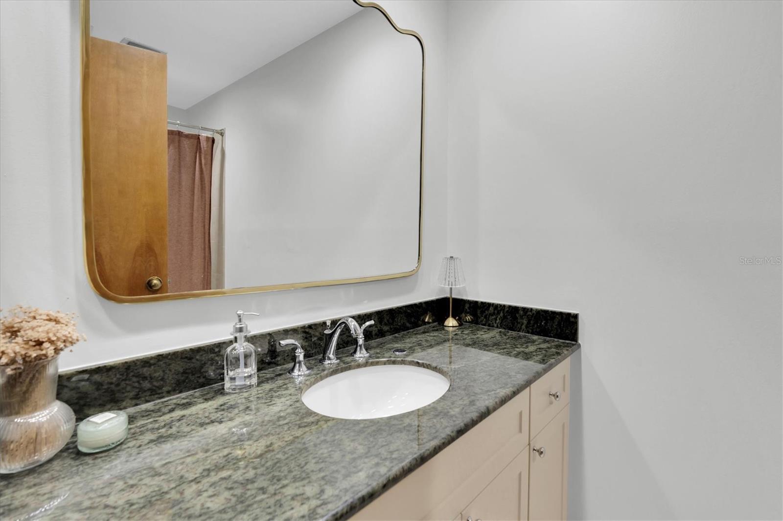 Listing photo id 23 for 300 Cascade Lane