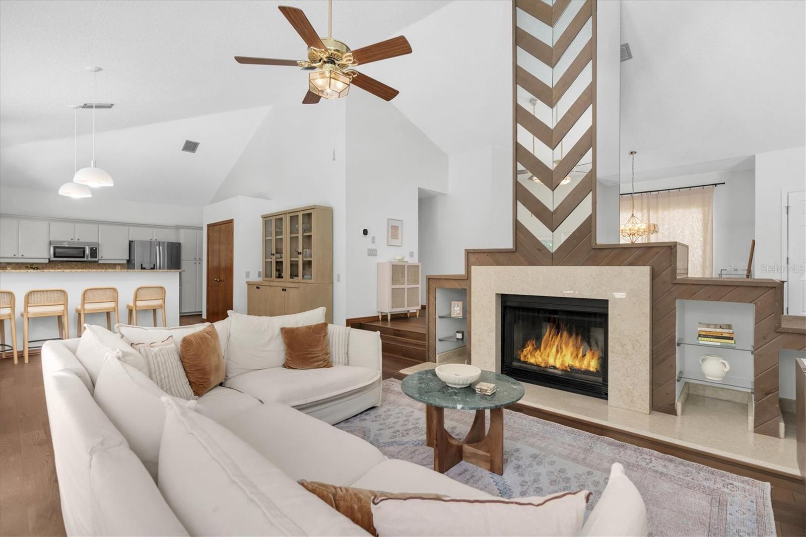 Listing photo id 5 for 300 Cascade Lane