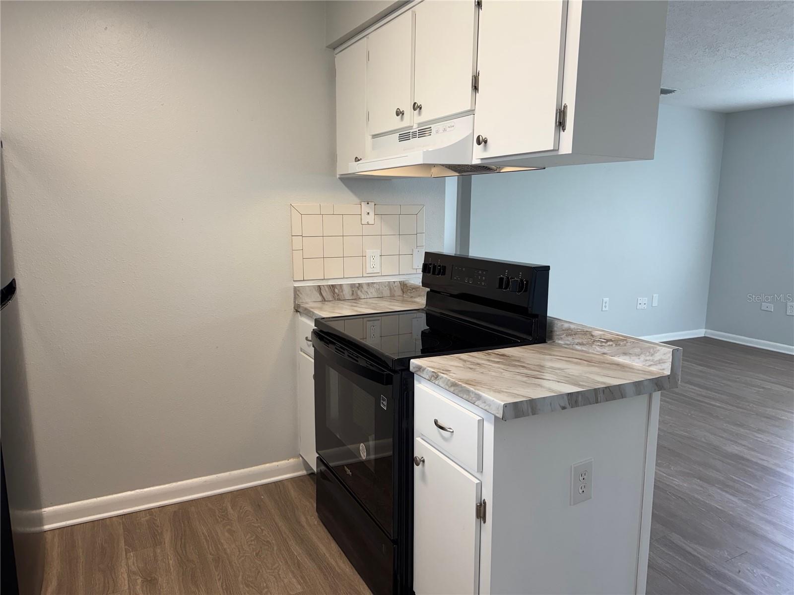 Image 4 of 37 For 1415 Holland Avenue