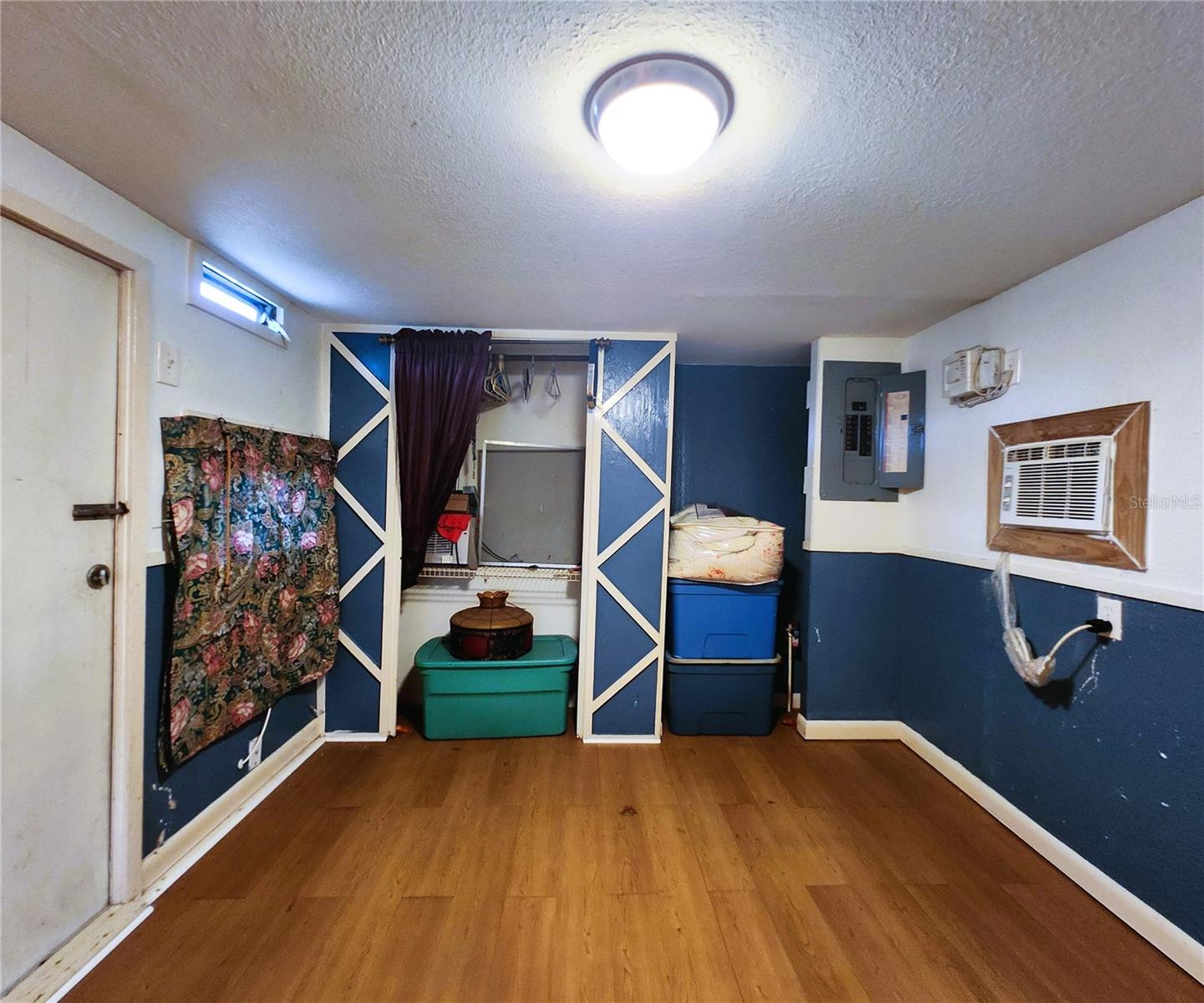 Image 27 of 31 For 6977 Edgewater Drive