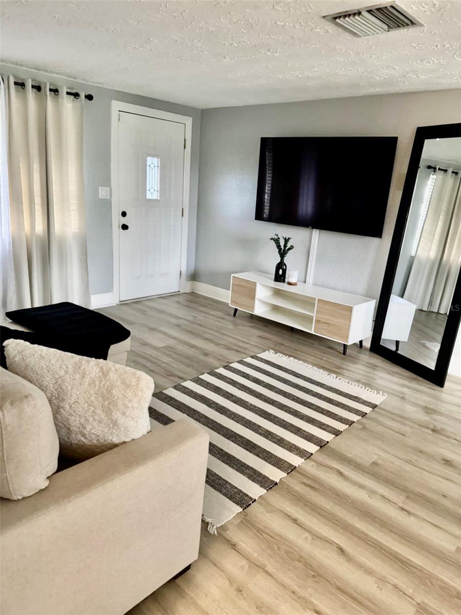 Image 3 of 24 For 3543 Trask Drive