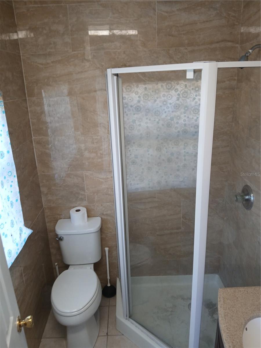 Listing photo id 9 for 604 Alden Avenue B1