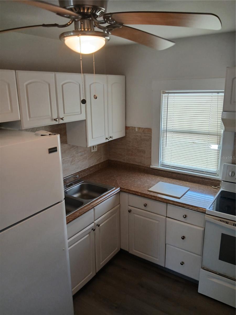 Listing photo id 1 for 604 Alden Avenue B1