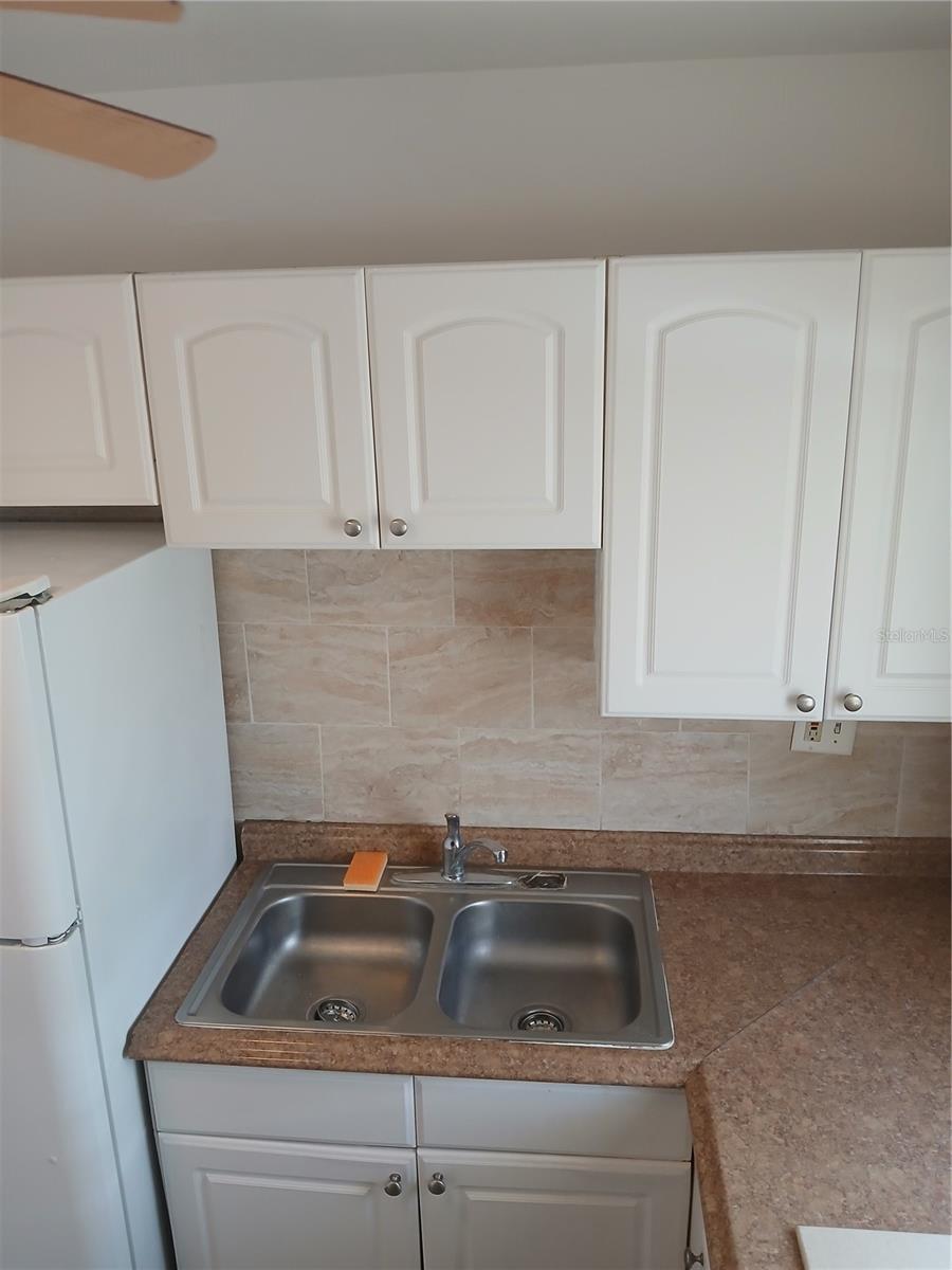 Listing photo id 4 for 604 Alden Avenue B1