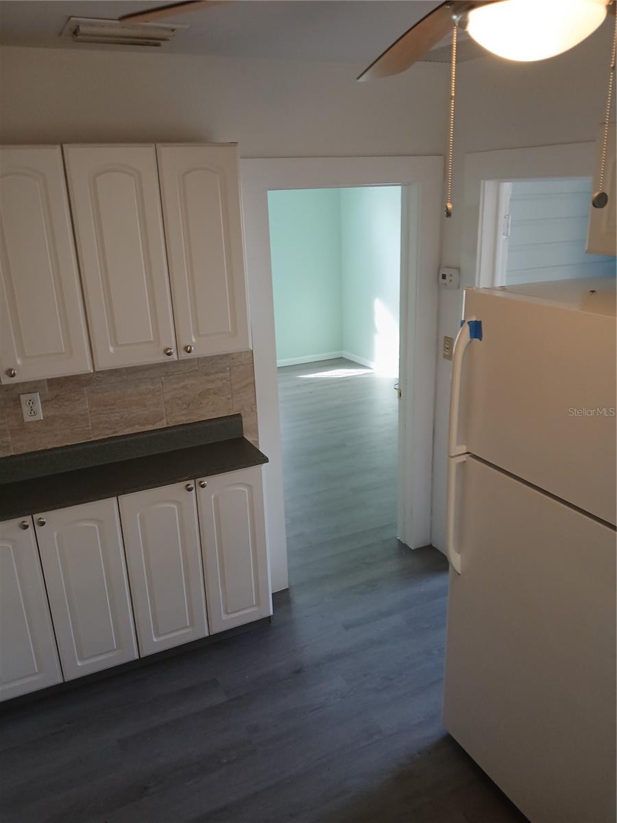 Listing photo id 5 for 604 Alden Avenue B1