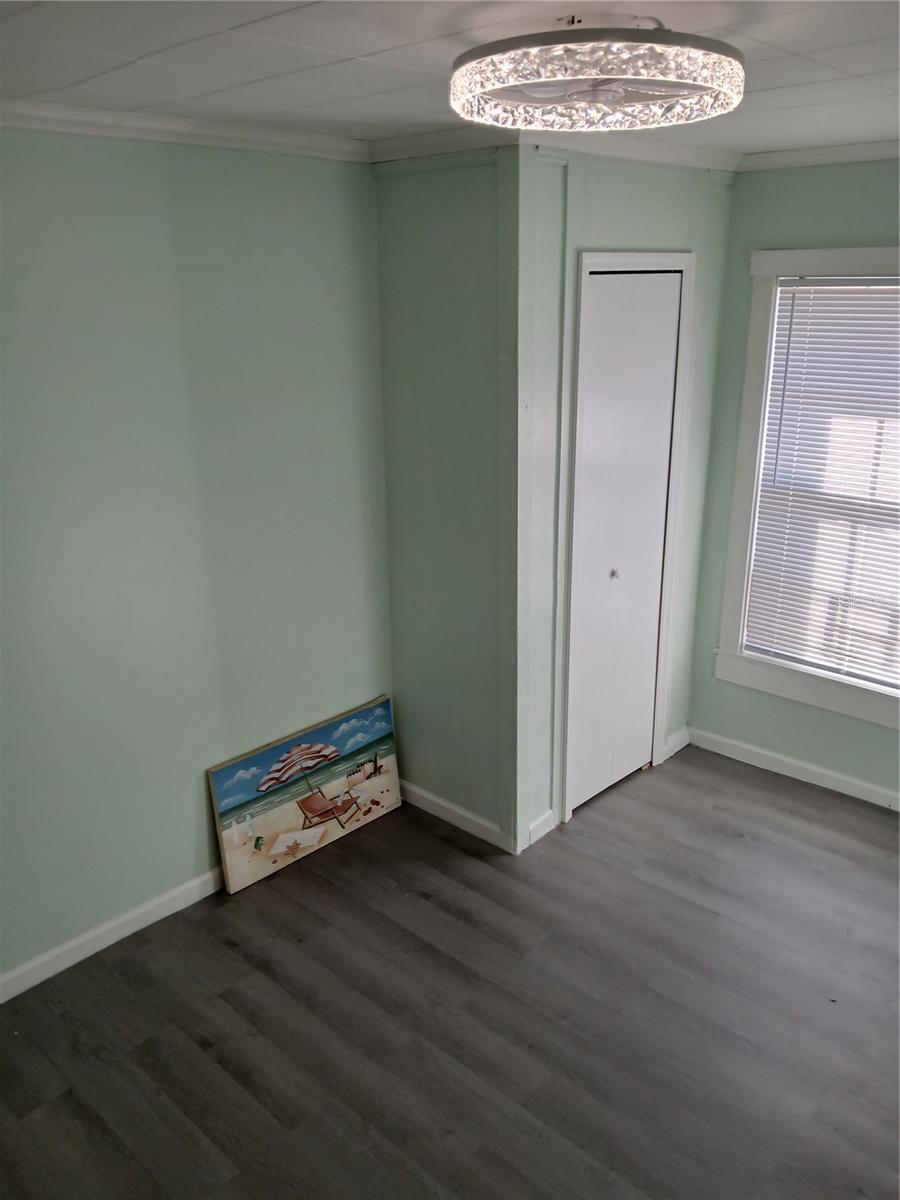 Listing photo id 6 for 604 Alden Avenue B1