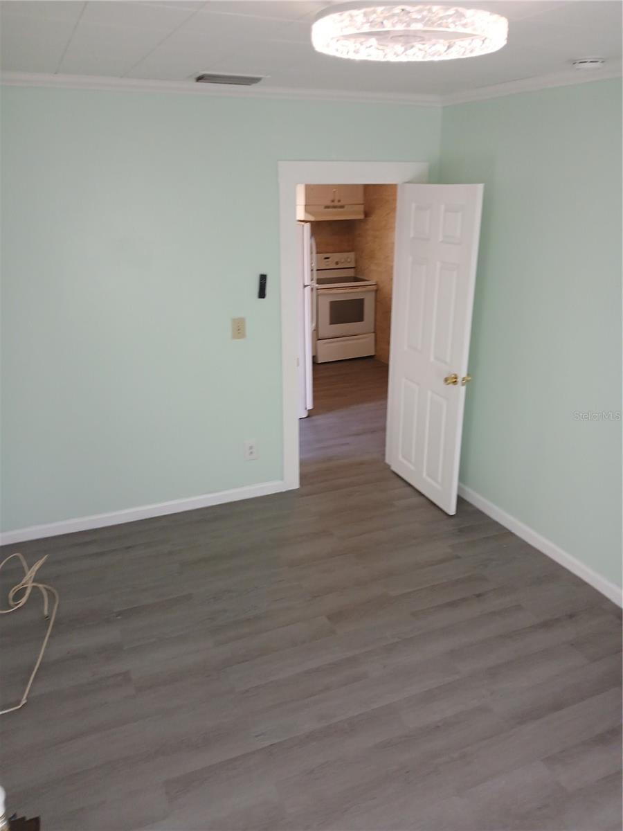 Listing photo id 7 for 604 Alden Avenue B1