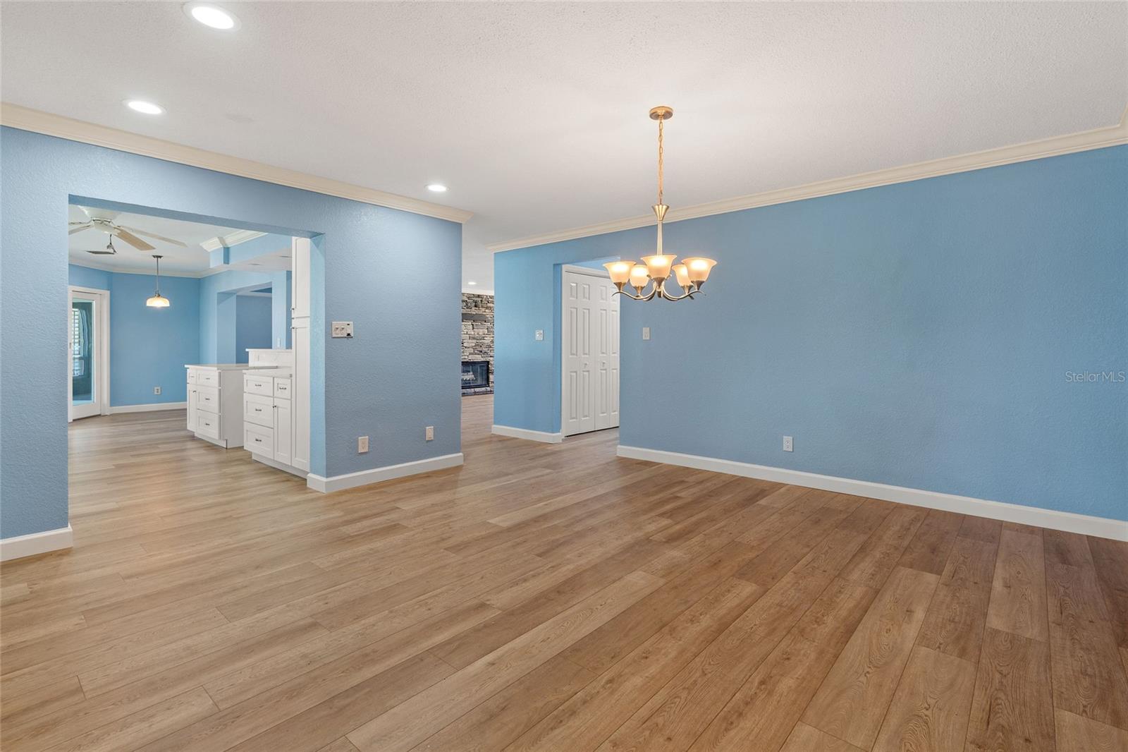 Image 15 of 42 For 5433 Oakhurst Drive