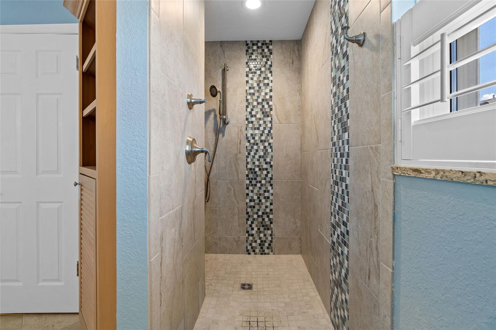 Image 22 of 42 For 5433 Oakhurst Drive