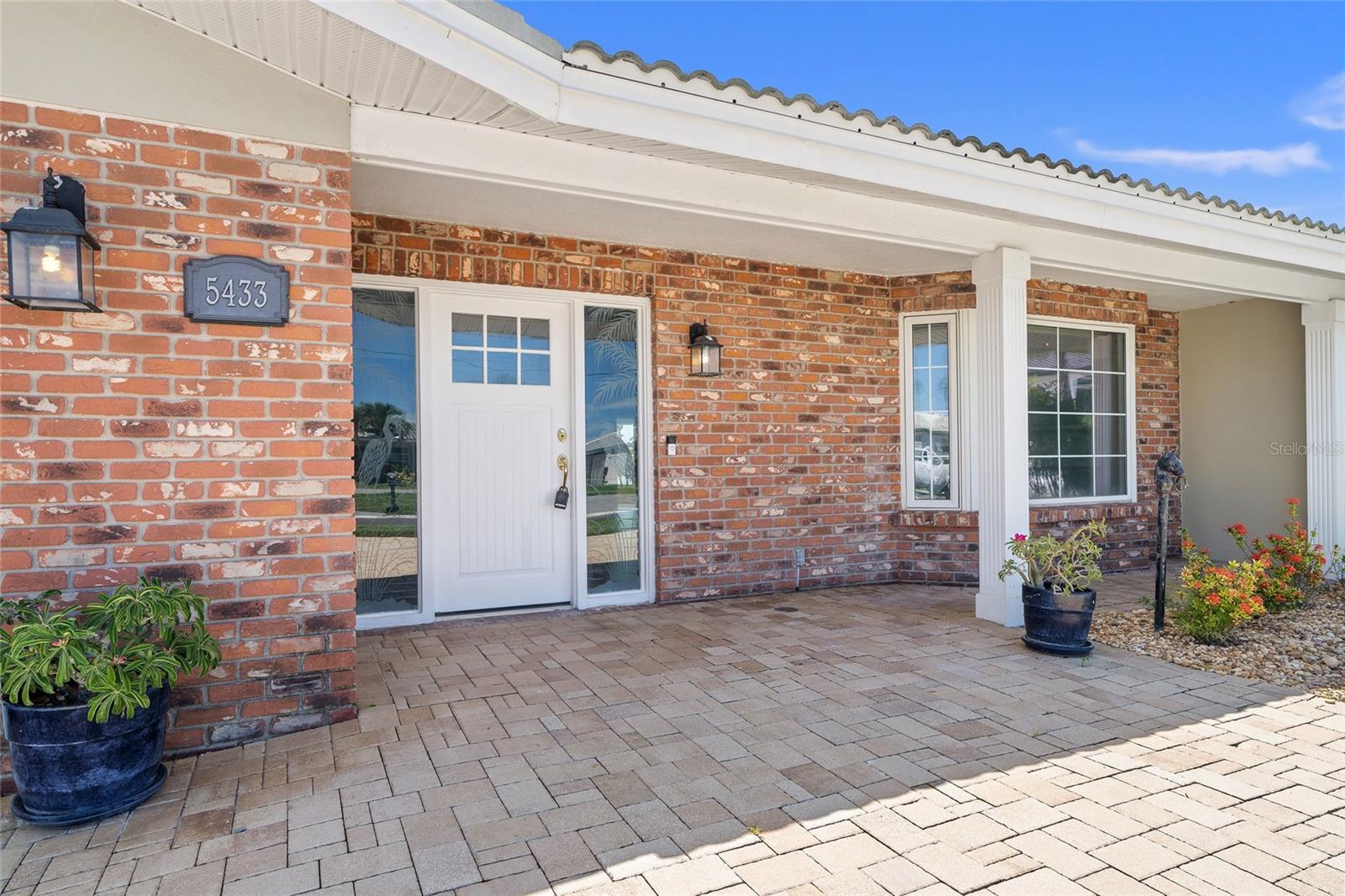 Image 3 of 42 For 5433 Oakhurst Drive