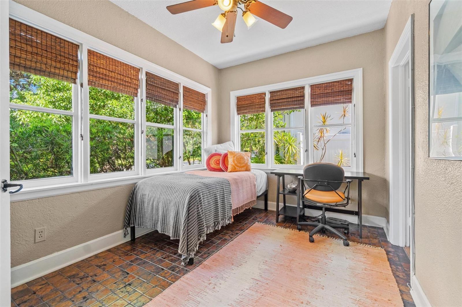 Image 17 of 42 For 629 24th Avenue N