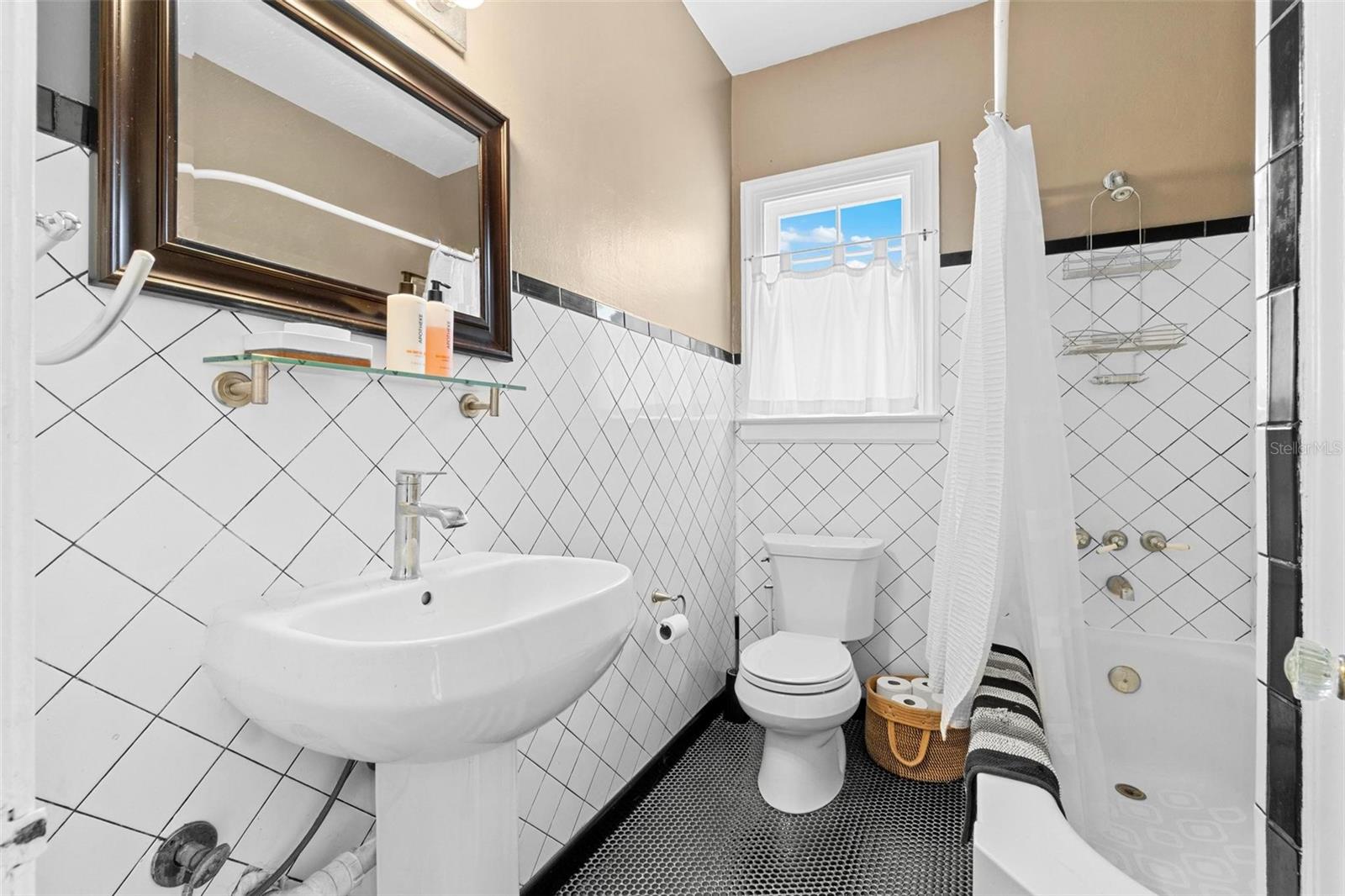 Image 24 of 42 For 629 24th Avenue N