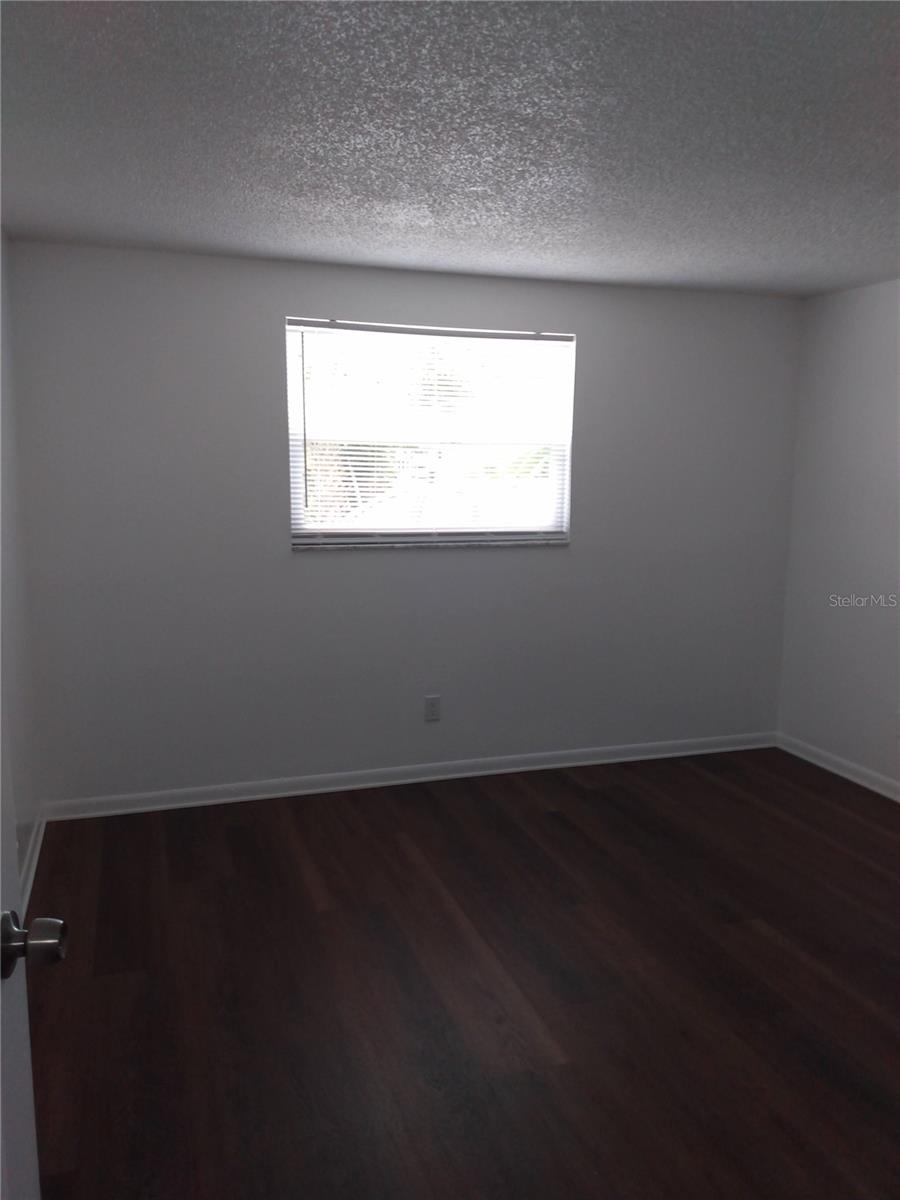 Listing photo id 9 for 116 Jefferson Circle N 4