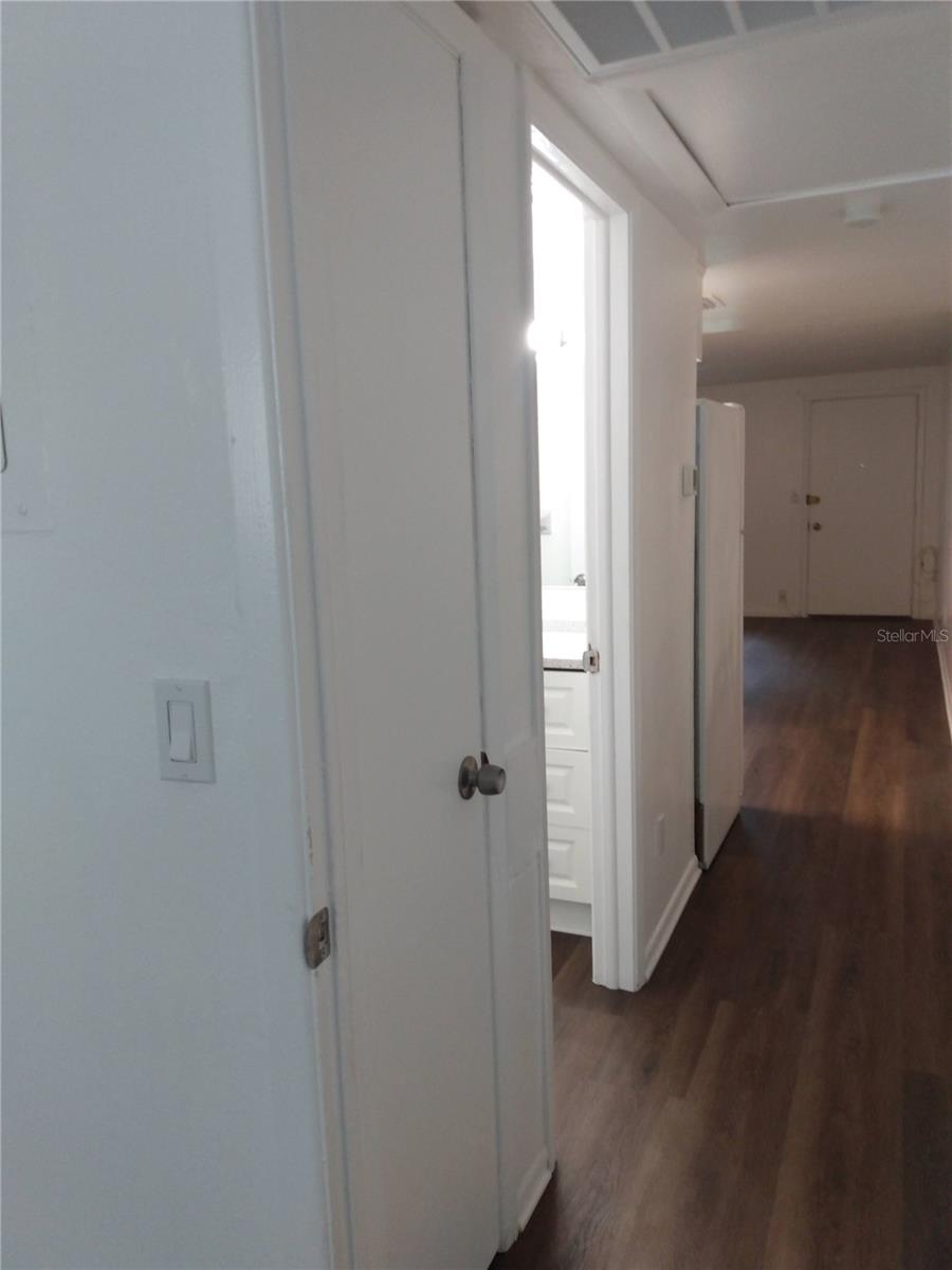 Listing photo id 10 for 116 Jefferson Circle N 4
