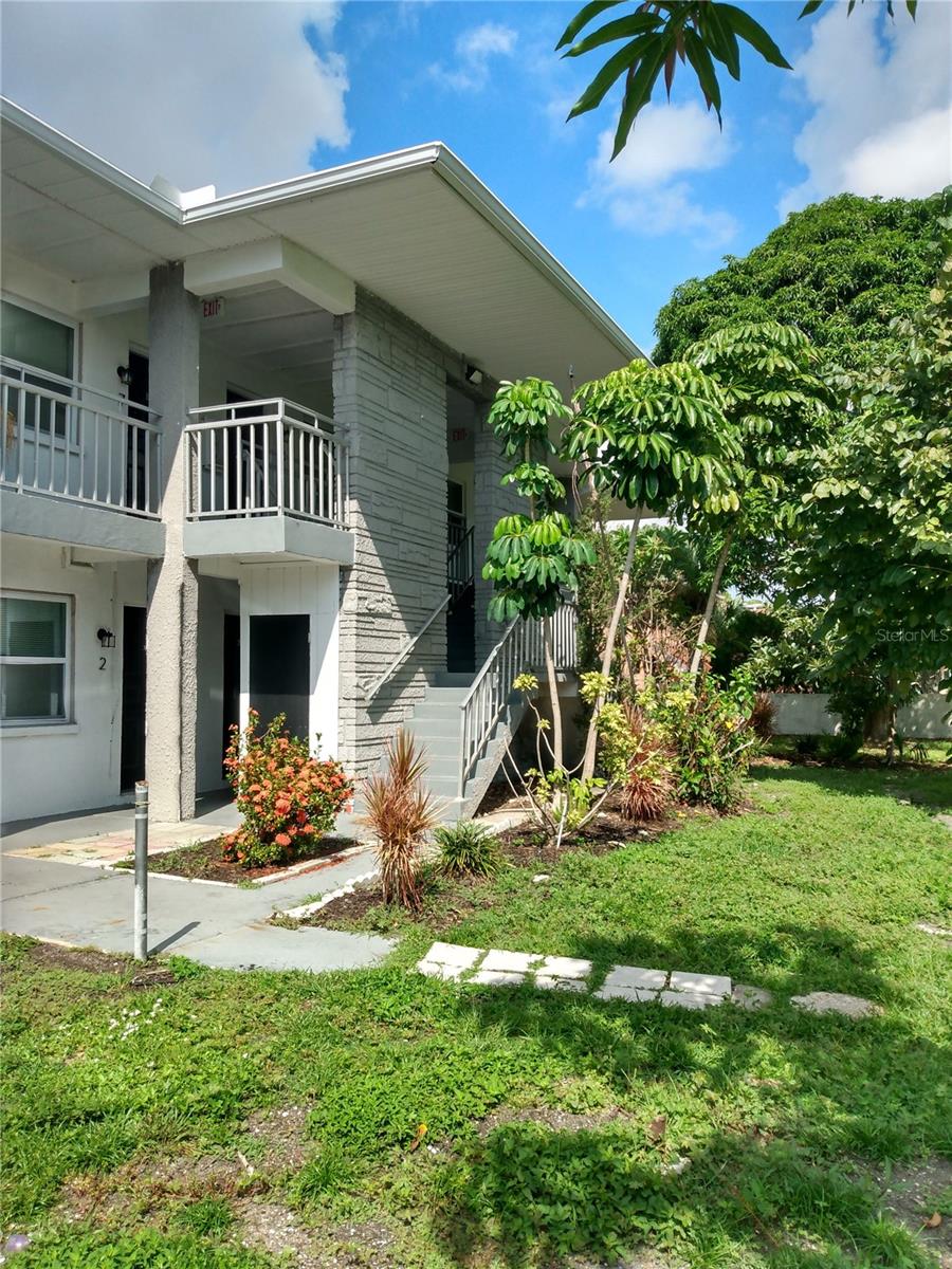 Listing photo id 12 for 116 Jefferson Circle N 4