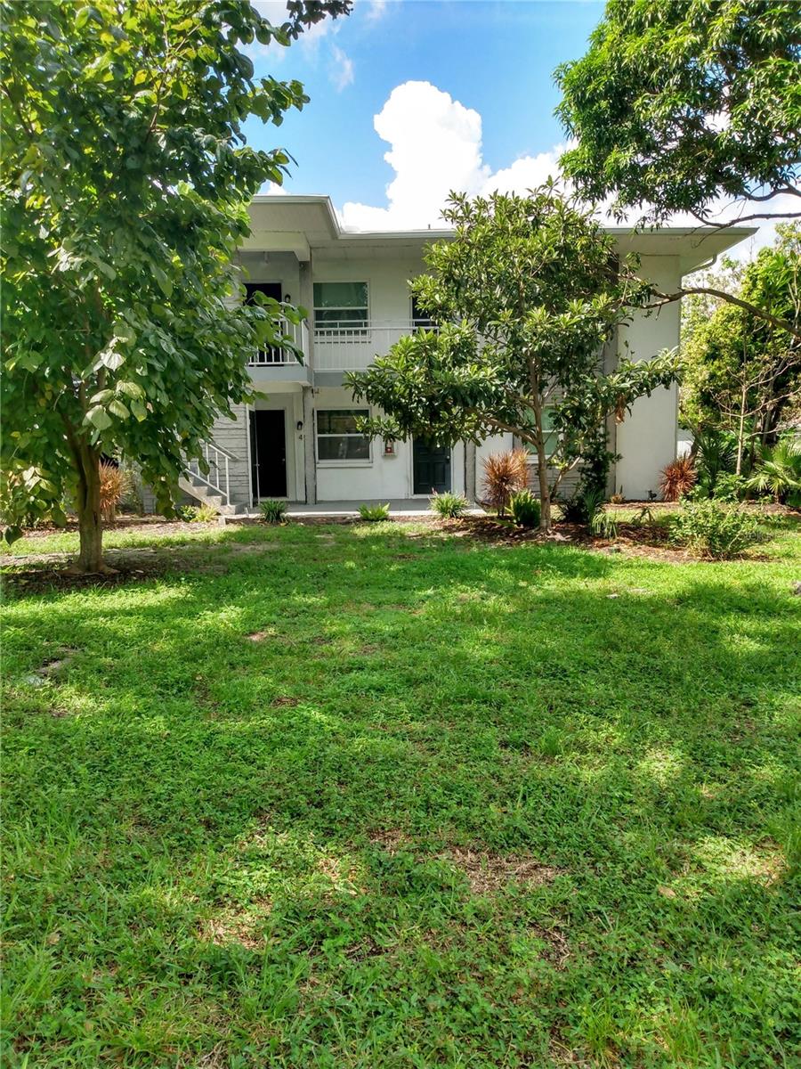 Listing photo id 13 for 116 Jefferson Circle N 4
