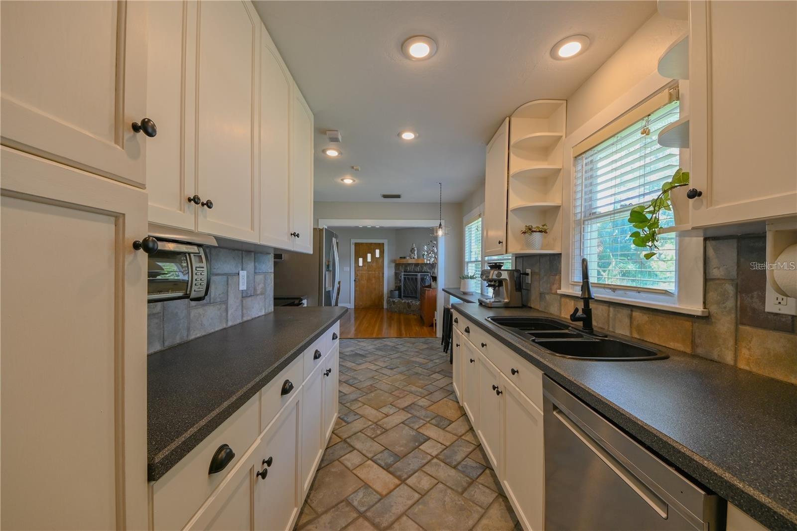 Image 13 of 47 For 3035 Granville Court N