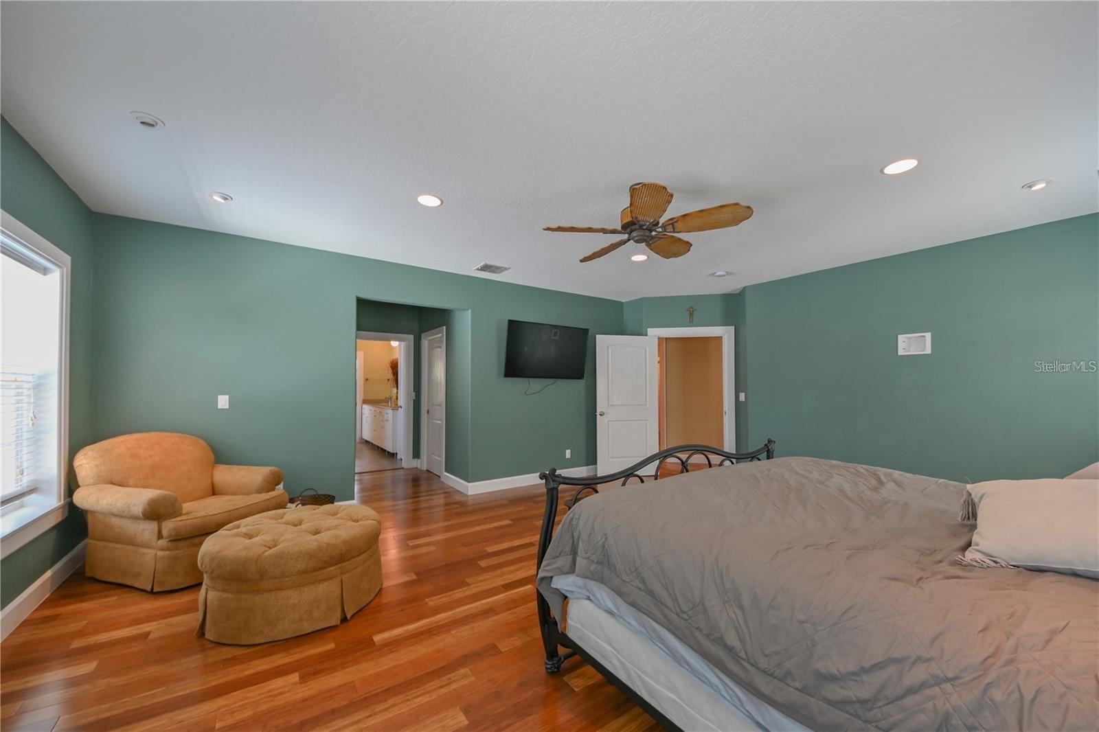Image 18 of 47 For 3035 Granville Court N
