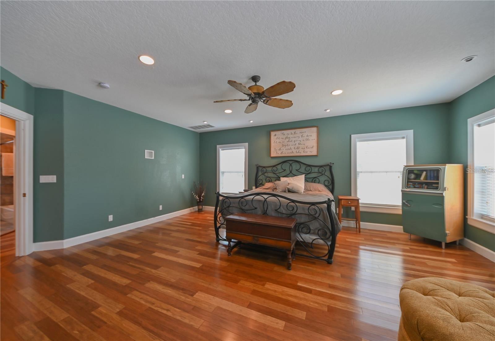 Image 19 of 47 For 3035 Granville Court N
