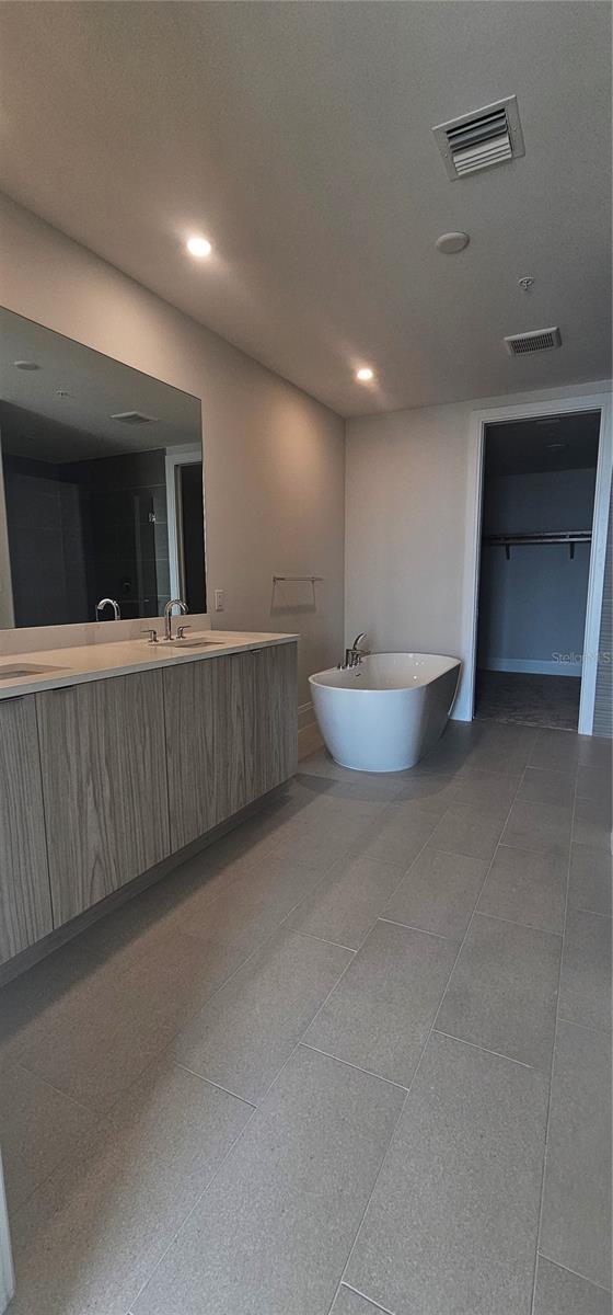 Image 19 of 32 For 2910 Barcelona Street 503