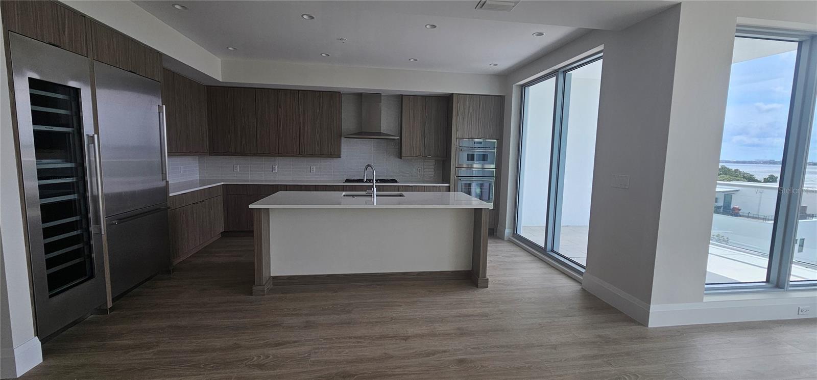 Image 4 of 32 For 2910 Barcelona Street 503