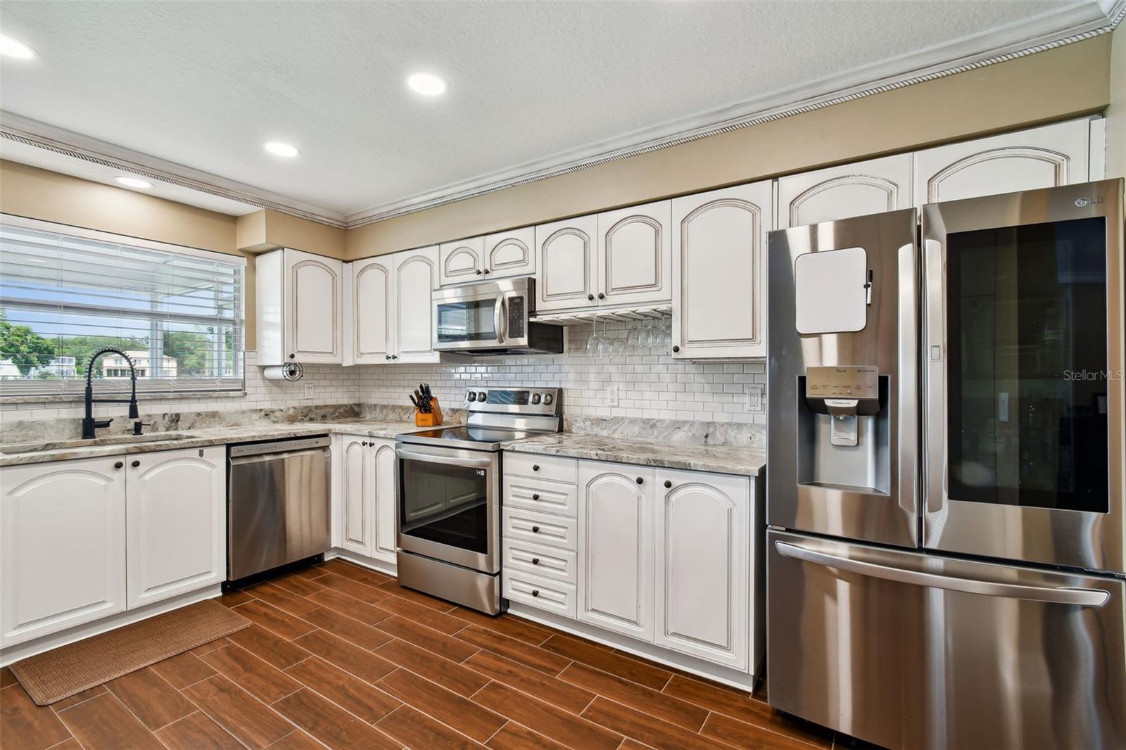 Image 16 of 100 For 17737 Esprit Drive