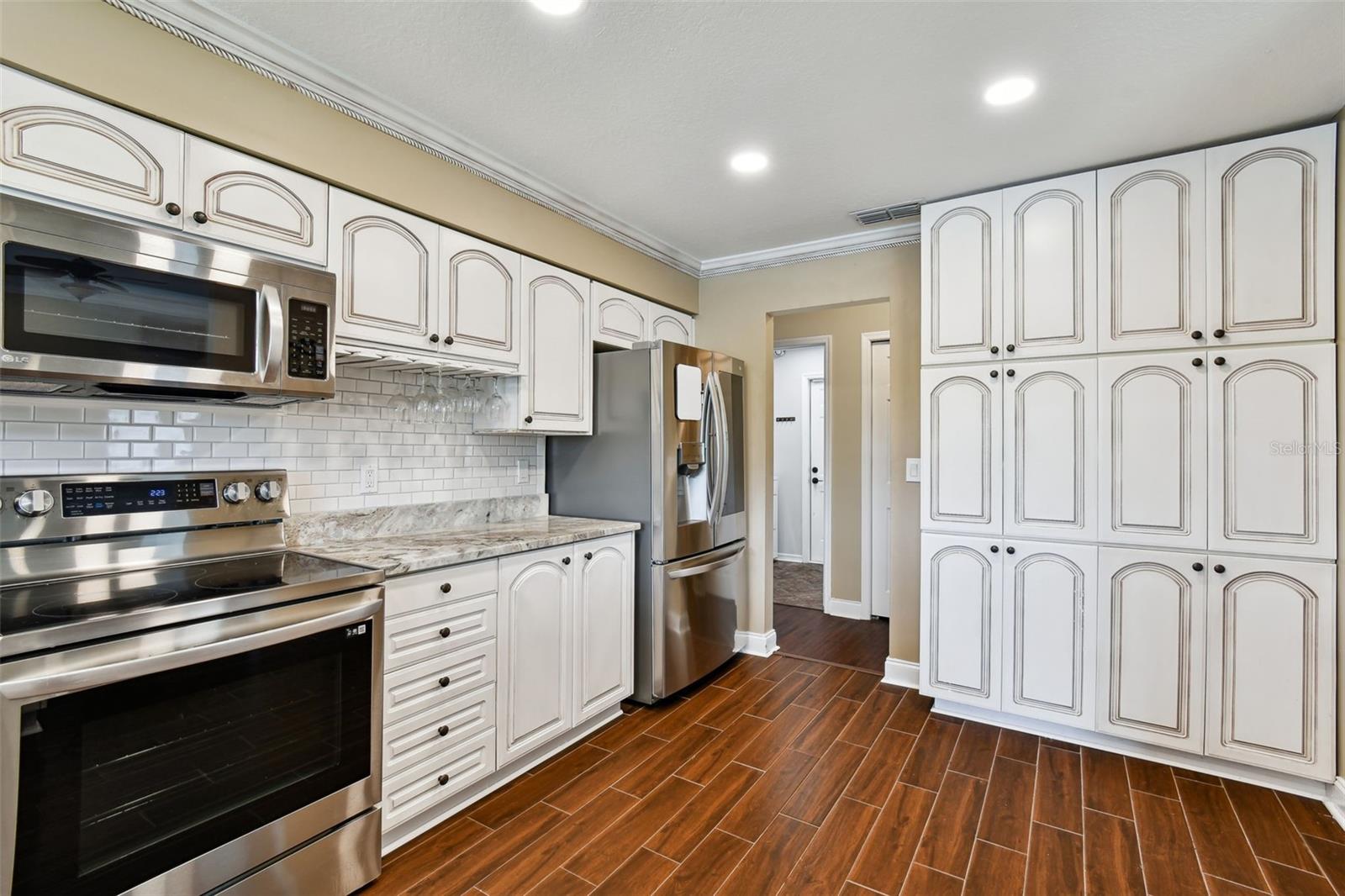 Image 17 of 100 For 17737 Esprit Drive