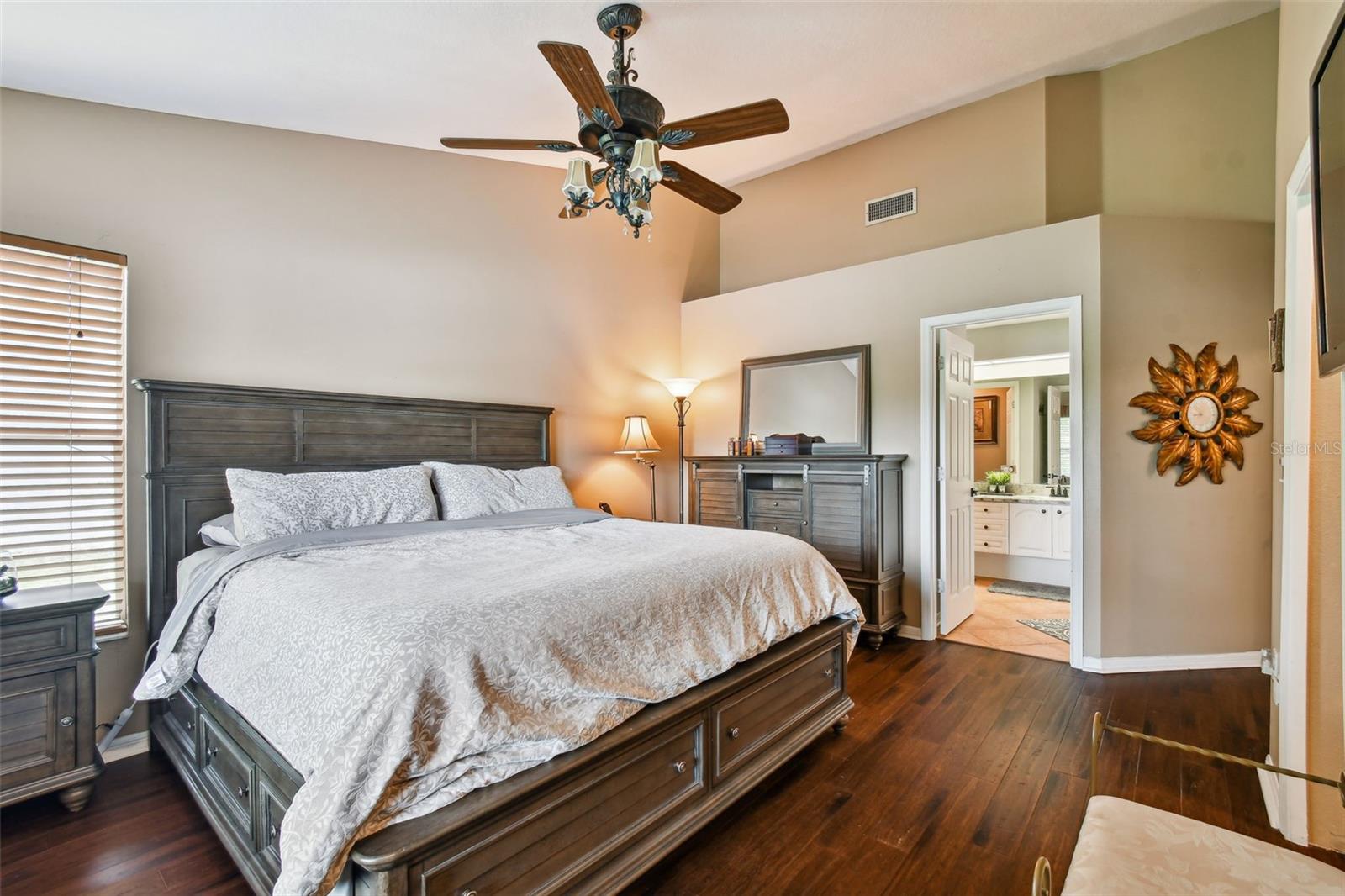Image 41 of 100 For 17737 Esprit Drive