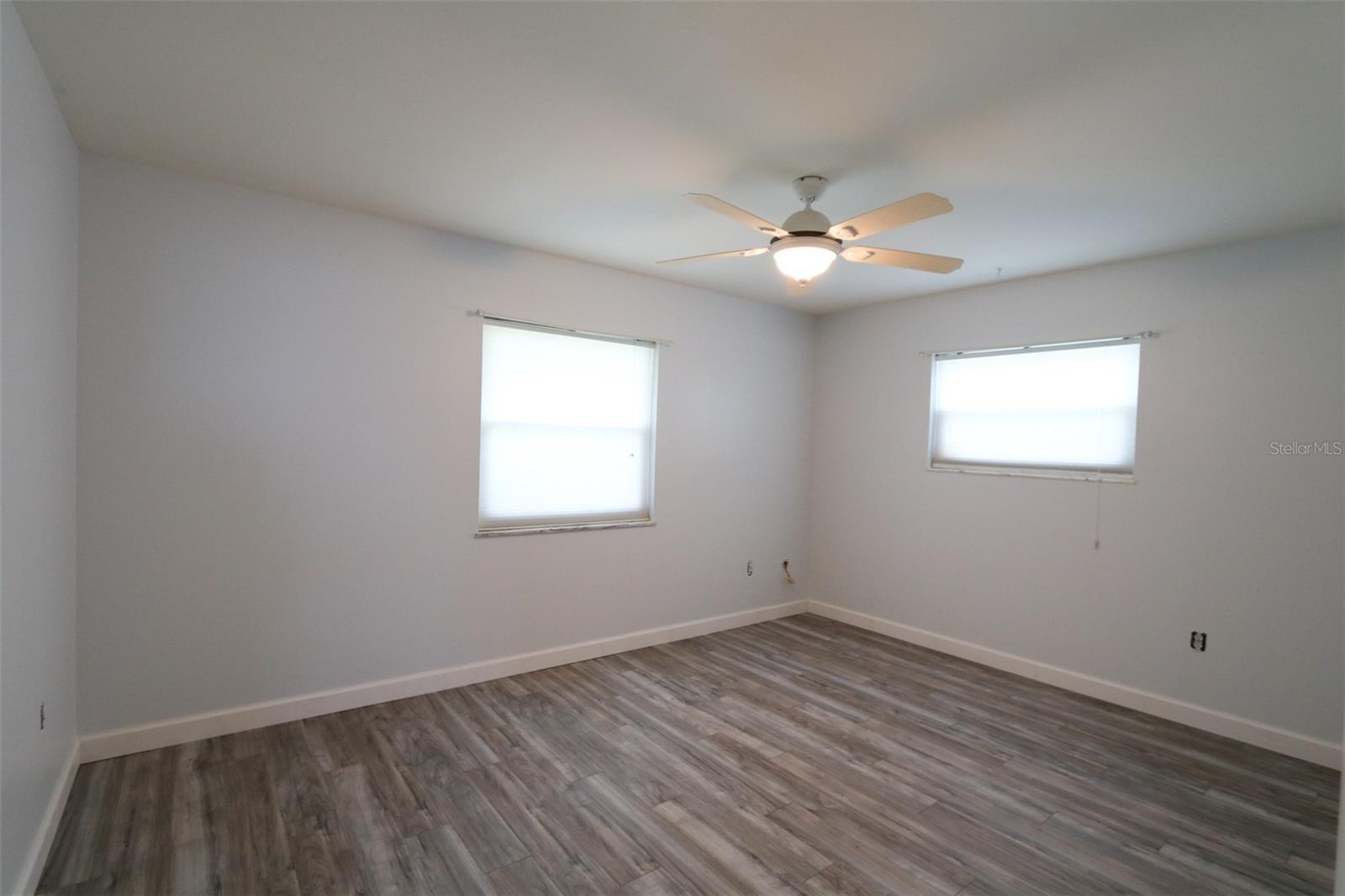 Listing photo id 9 for 1204 Harkness Way