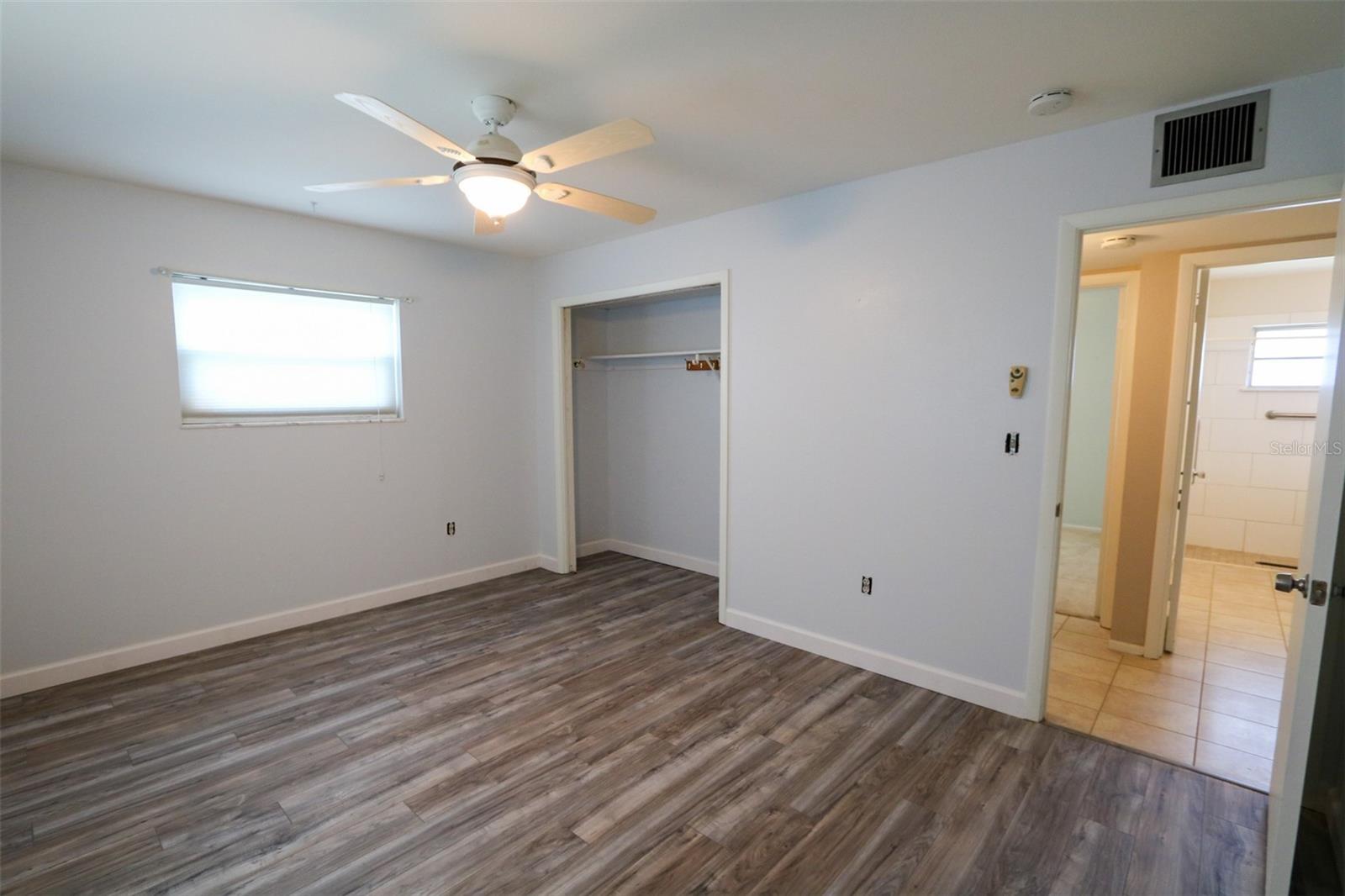 Listing photo id 10 for 1204 Harkness Way
