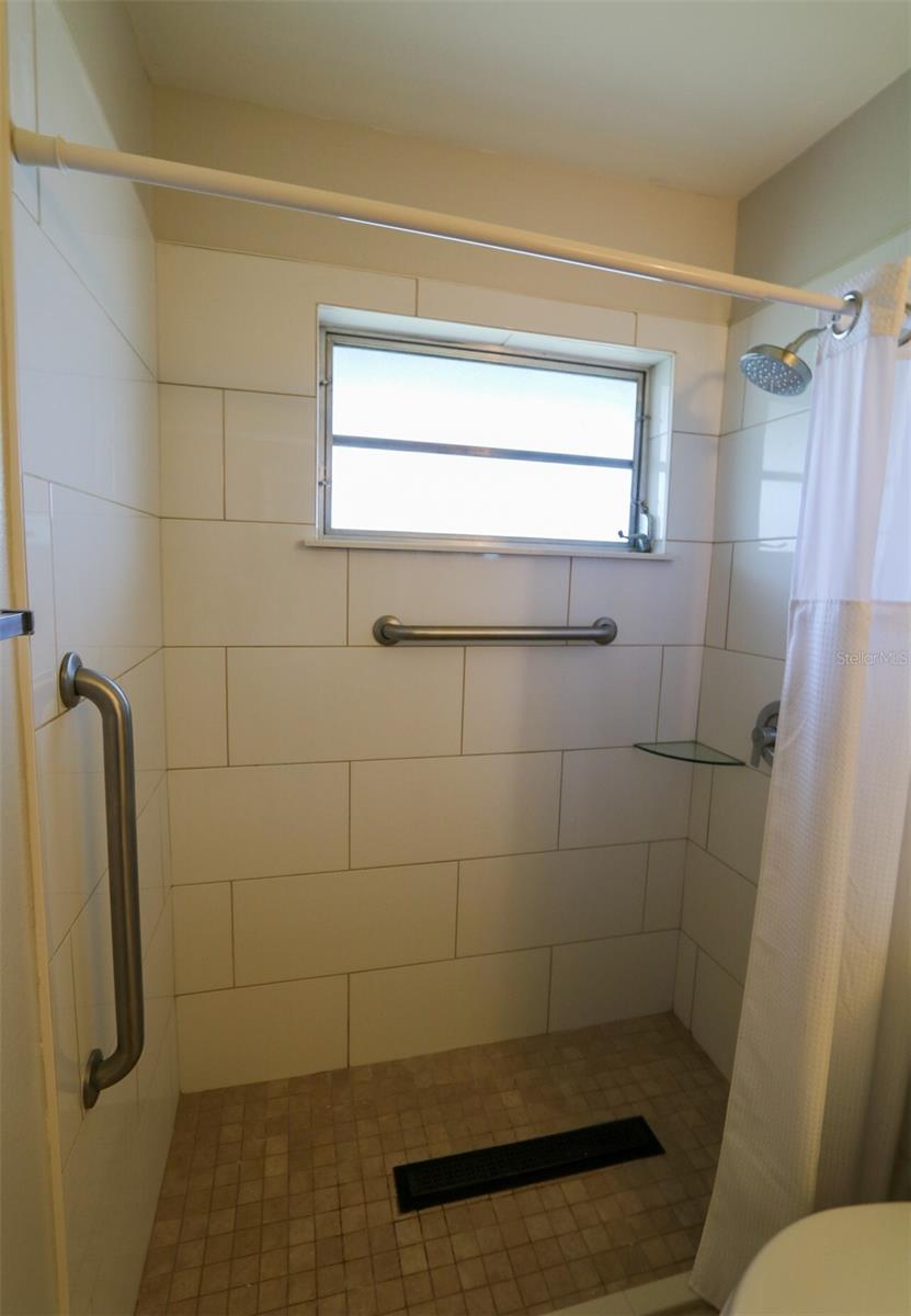 Listing photo id 13 for 1204 Harkness Way