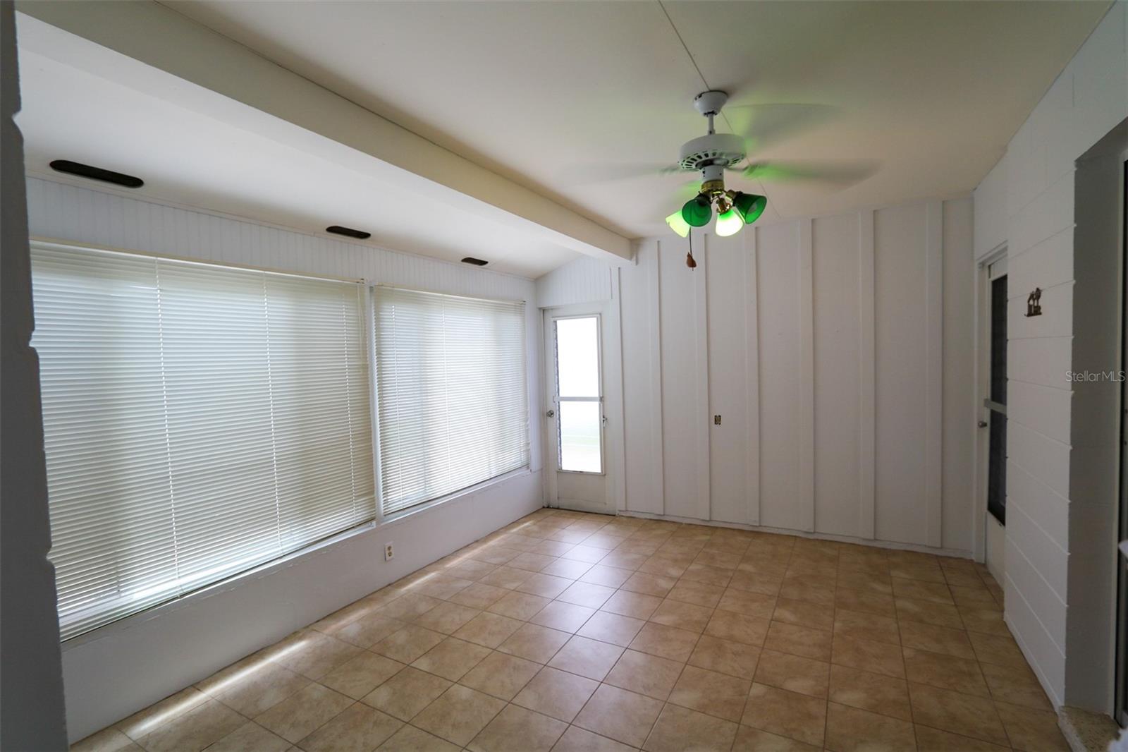 Listing photo id 15 for 1204 Harkness Way