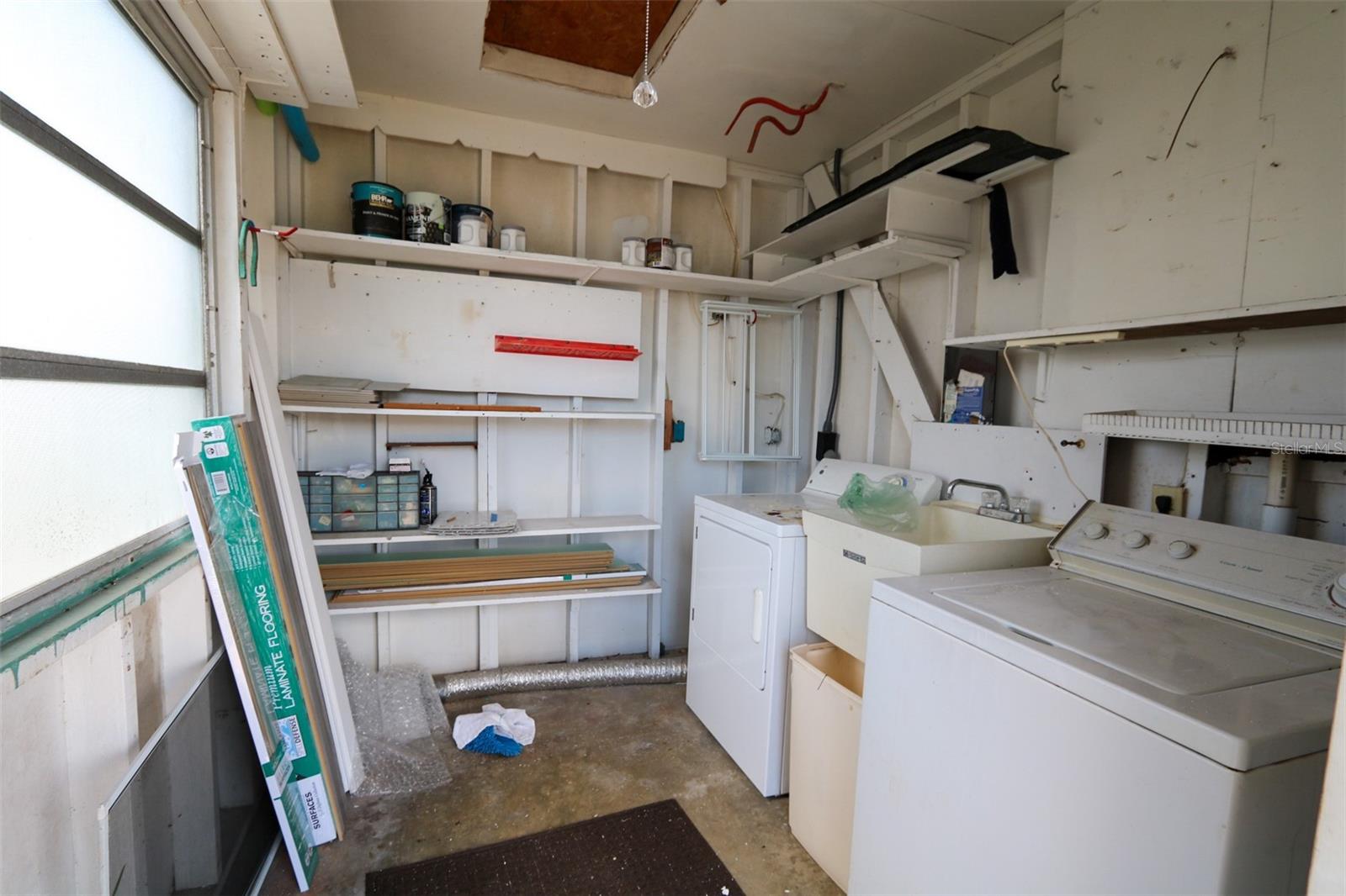 Listing photo id 18 for 1204 Harkness Way