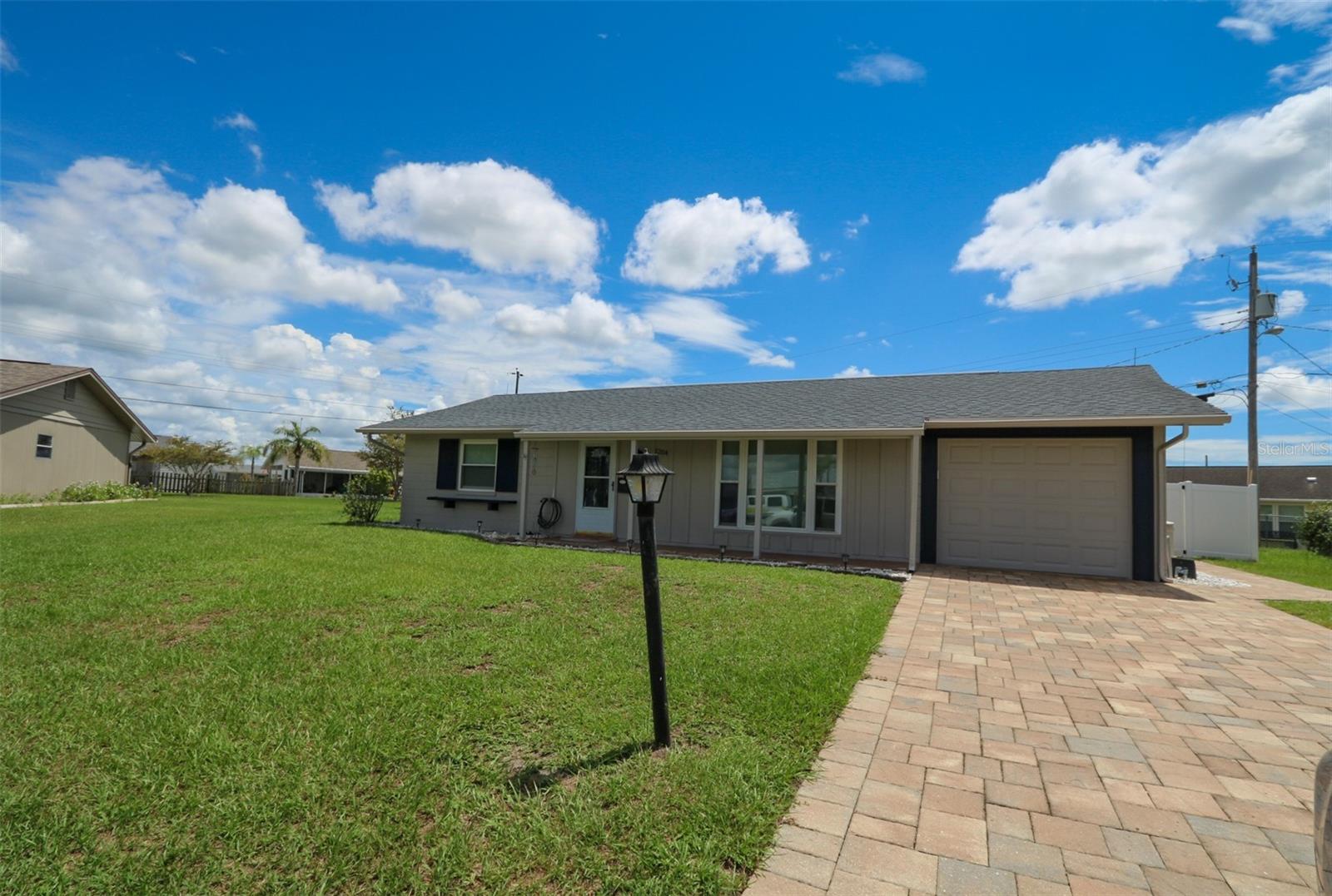 Listing photo id 21 for 1204 Harkness Way
