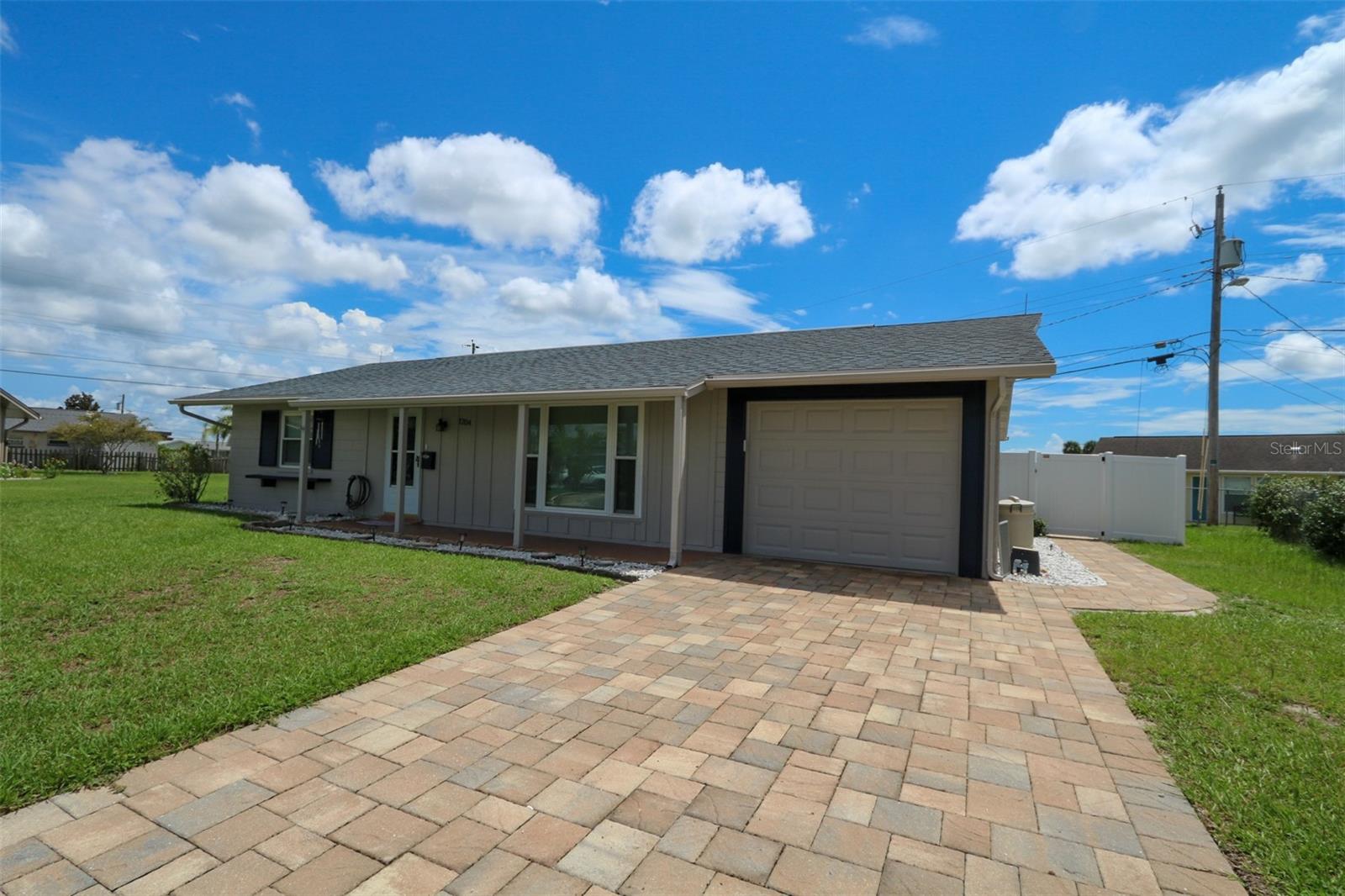 Listing photo id 22 for 1204 Harkness Way