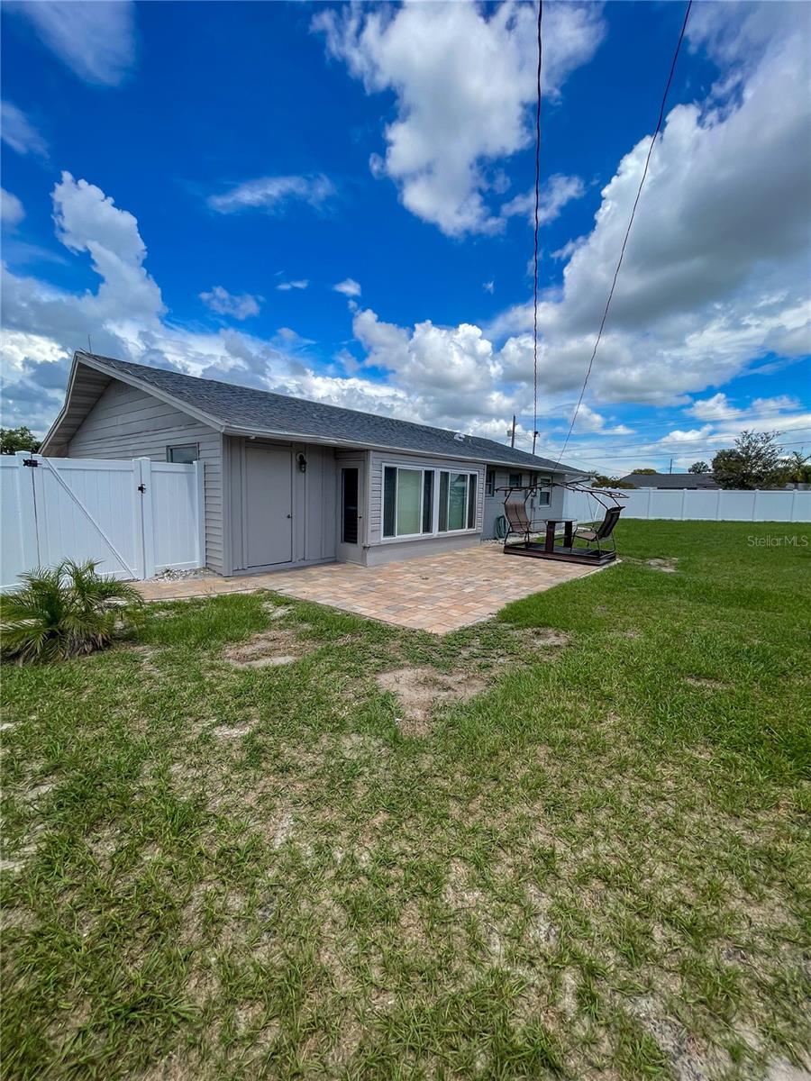 Listing photo id 24 for 1204 Harkness Way