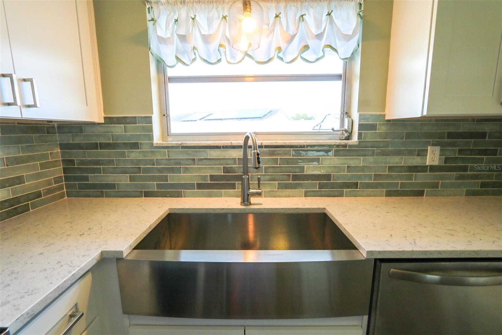 Listing photo id 4 for 1204 Harkness Way