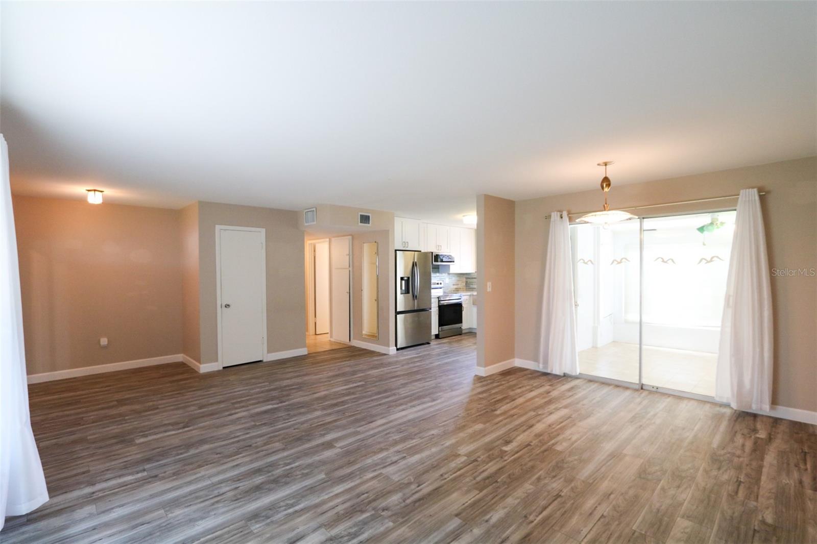 Listing photo id 7 for 1204 Harkness Way