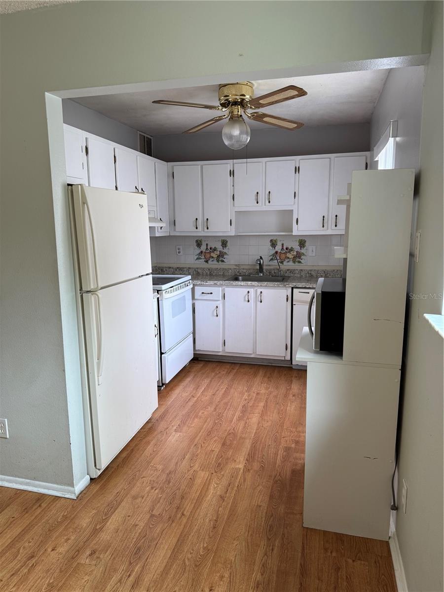 Image 5 of 25 For 3300 Fox Chase Circle N 232